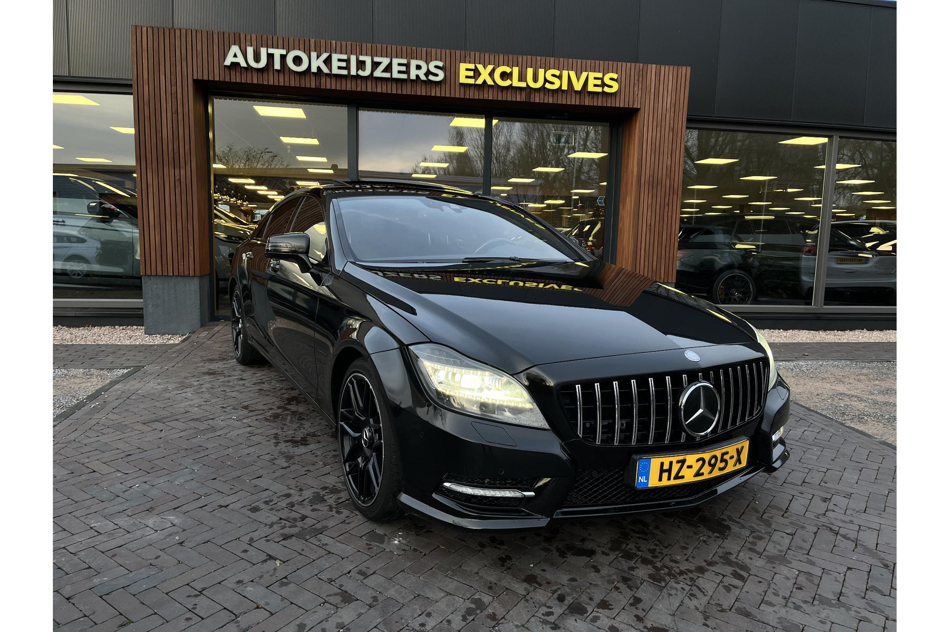 Mercedes-Benz CLS-Klasse 350 2011 OBSIDIAN BLACK (197U) 1
