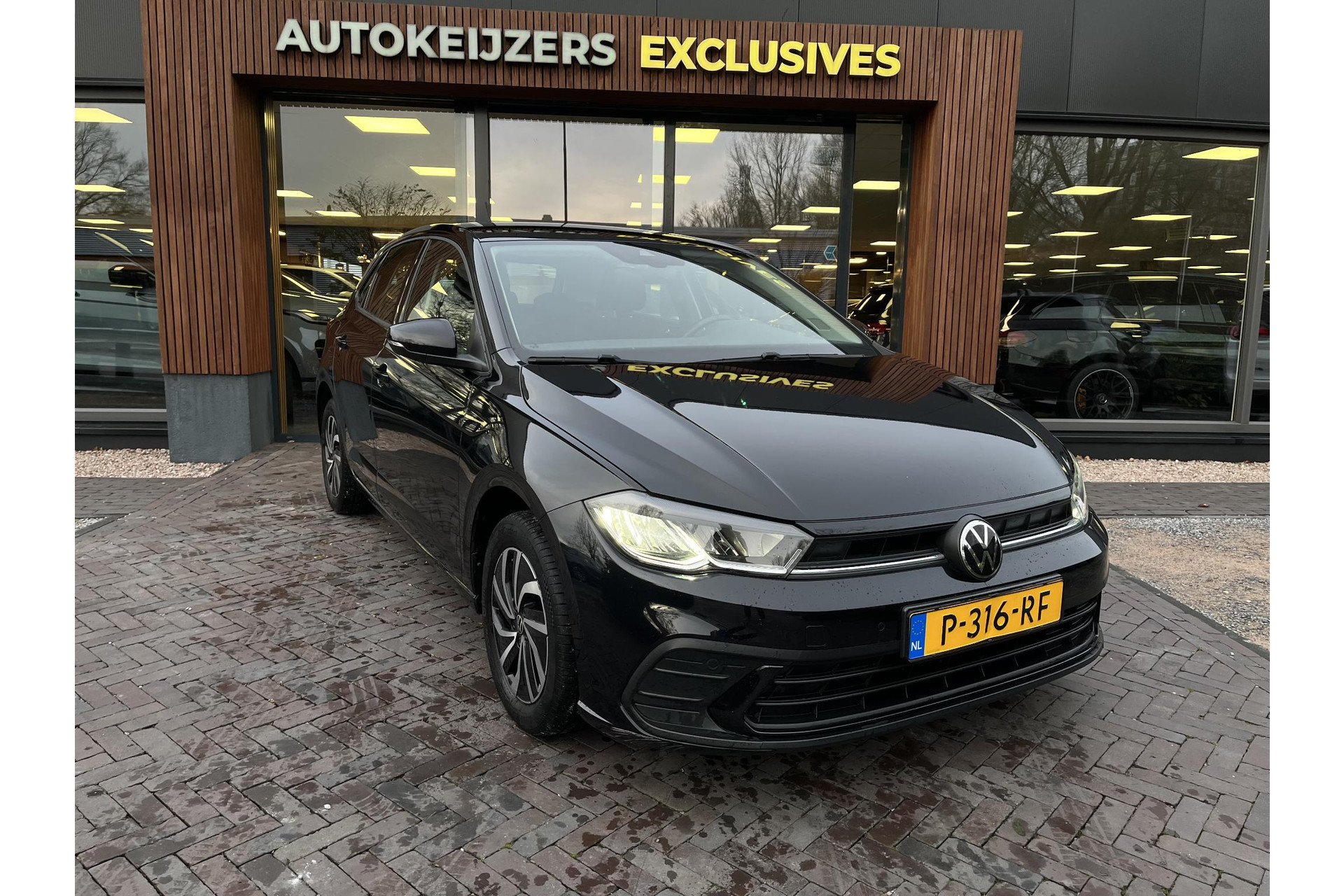 Volkswagen Polo 1.0 TSI Life Business 2022 Deep black 1
