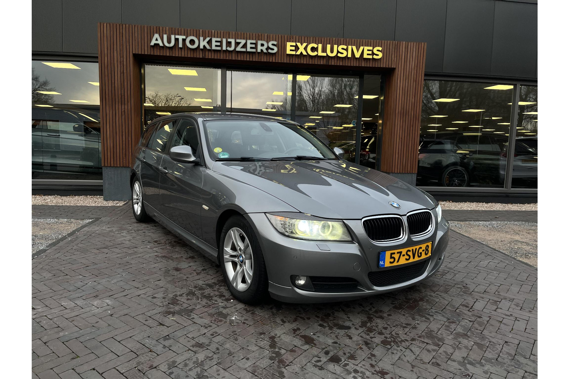 BMW 3 Serie Touring 320d Efficient Dynamics Edition Luxury Line 2011 Spacegrau metallic 1
