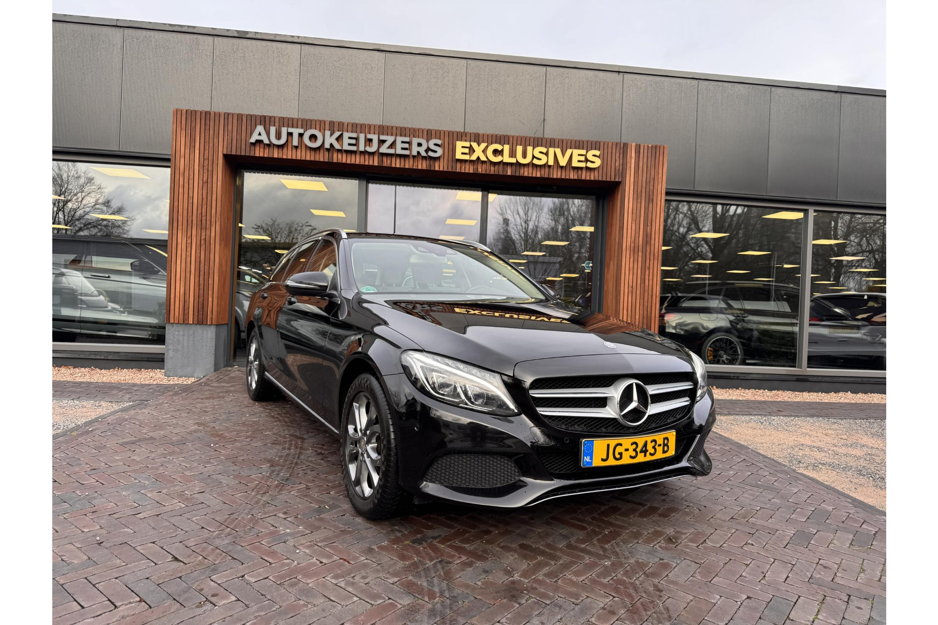 Mercedes-Benz C-Klasse Estate 180 Prestige 2016 OBSIDIAN BLACK (197U) 1