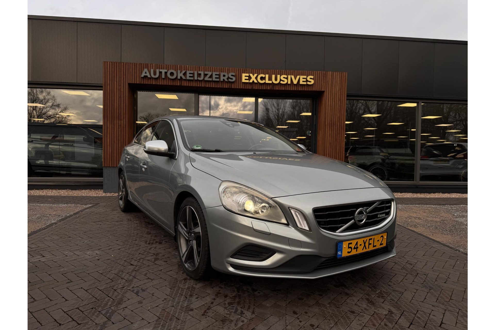 Volvo S60 1.6 T3 R-Design 2012 ELECTRIC SILVER (477) 1