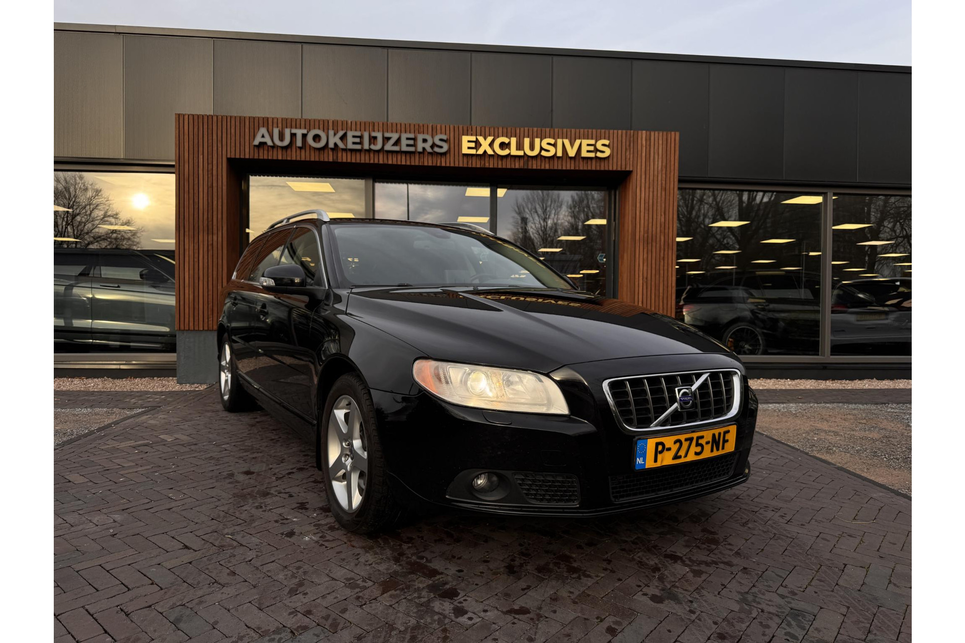Volvo V70 3.2 Momentum 2007 BLACK SOLID (STONE) (019) 1