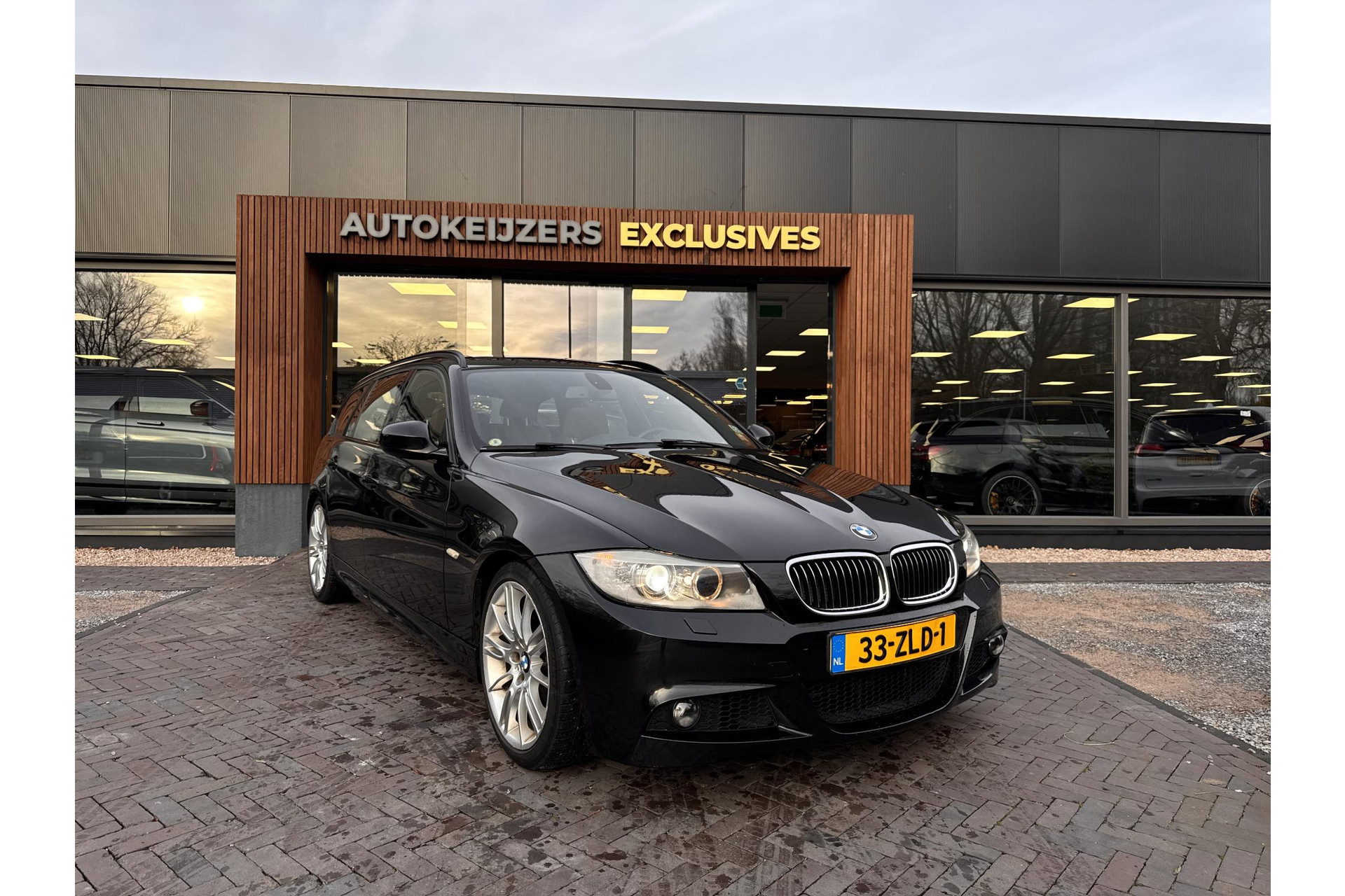 BMW 3 Serie Touring 325i M Sport Edition 2013 Saphirschwarz metallic 1