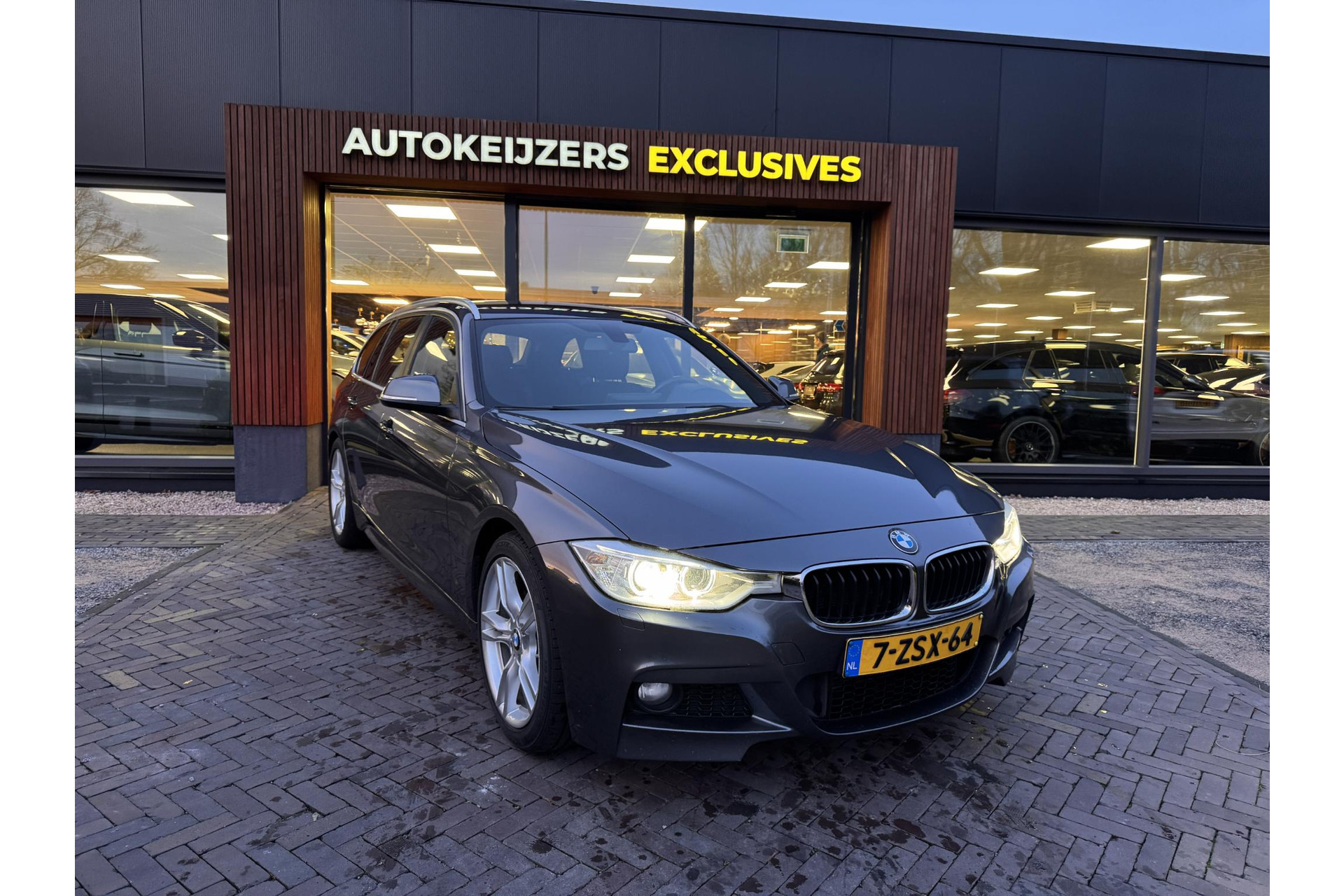 BMW 3 Serie Touring 320i Executive 2015 Mineralgrau metallic 1