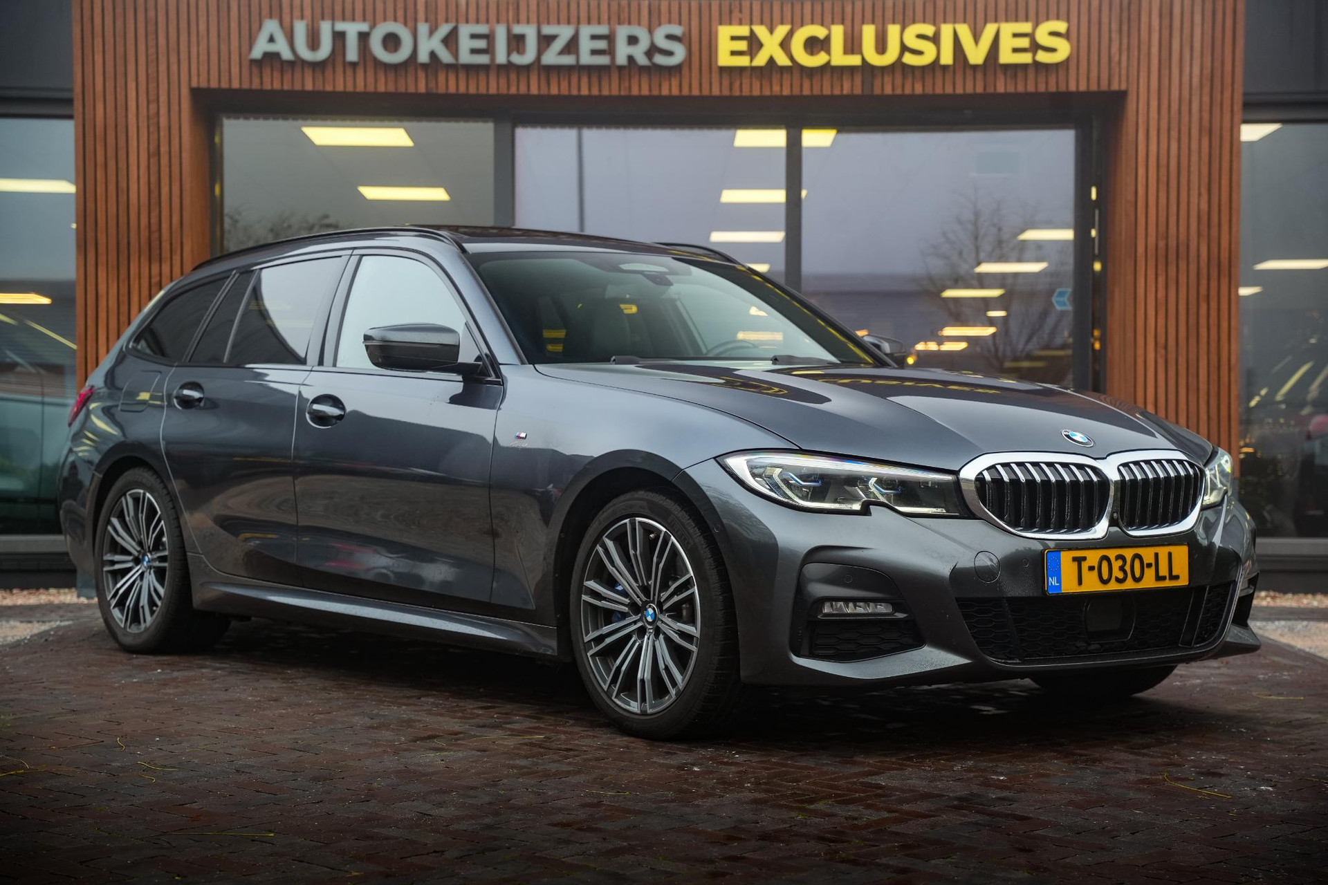 BMW 3 Serie Touring 330e High Executive 2020  1