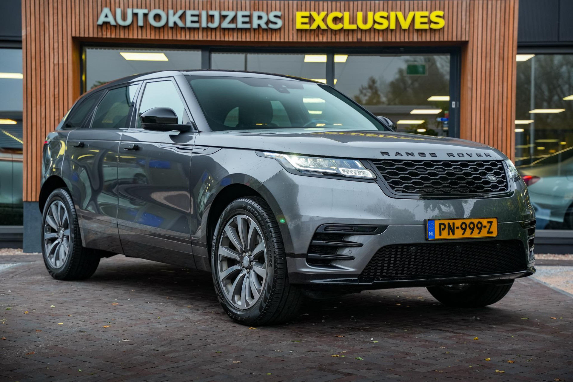 Land Rover Range Rover Velar 2.0 I4 Turbo AWD SE R Dynamic 2017  1