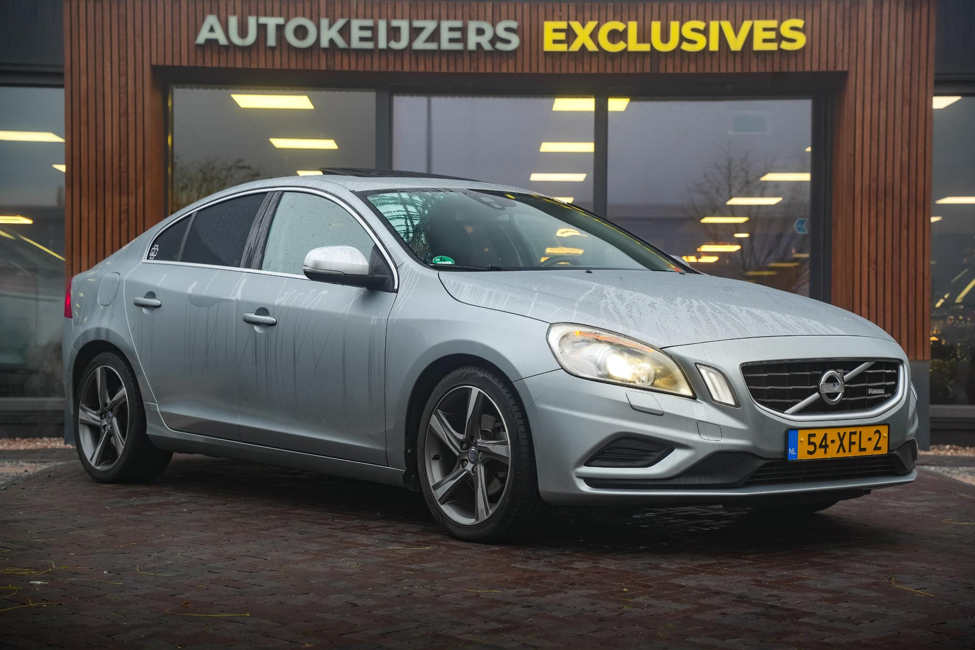Volvo S60 1.6 T3 R-Design 2012 ELECTRIC SILVER (477) 1