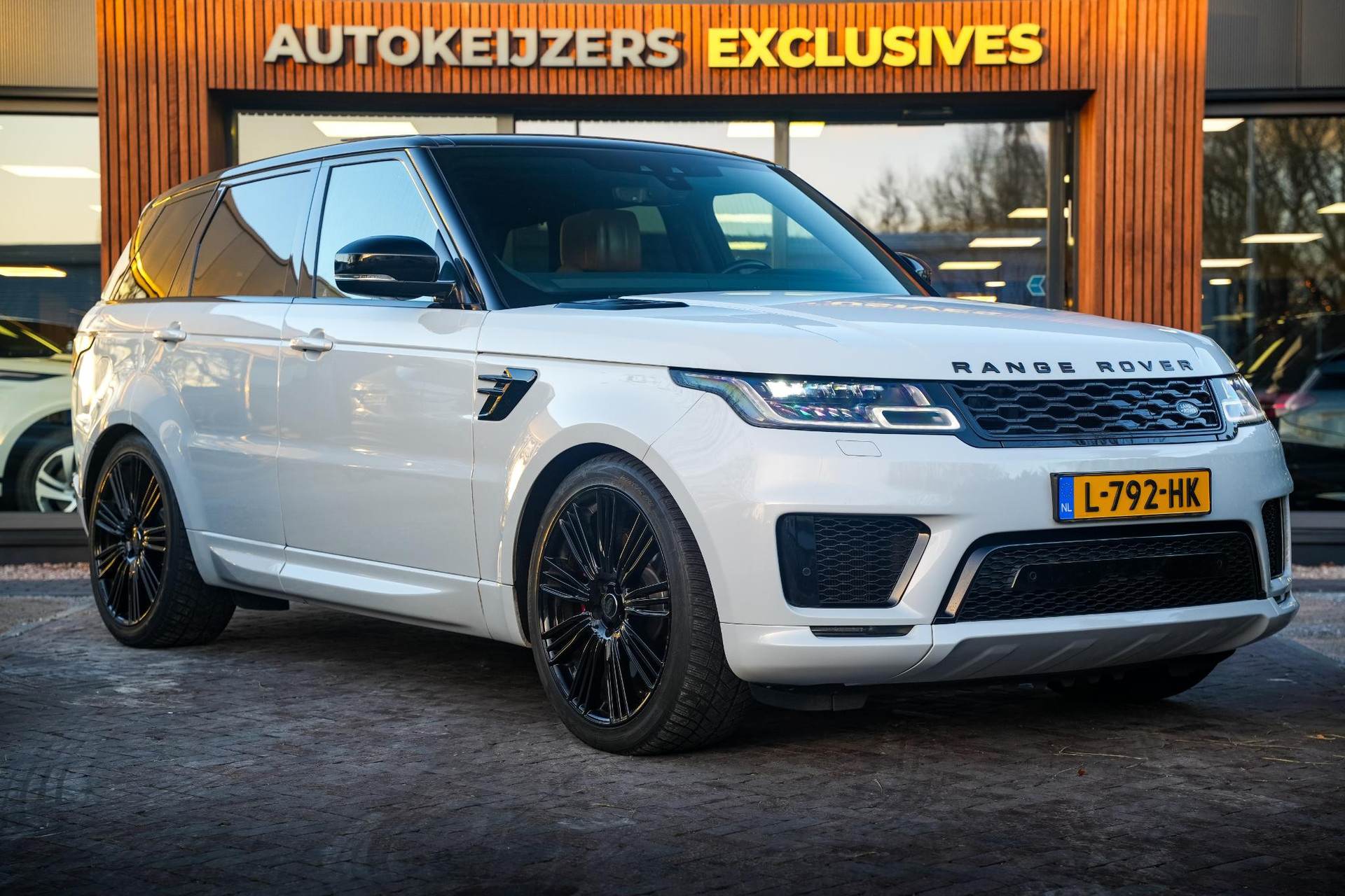 Land Rover Range Rover Sport 2.0 P400e HSE Dynamic 2018 Exterior Paint - Yulong White (1AQ) 1