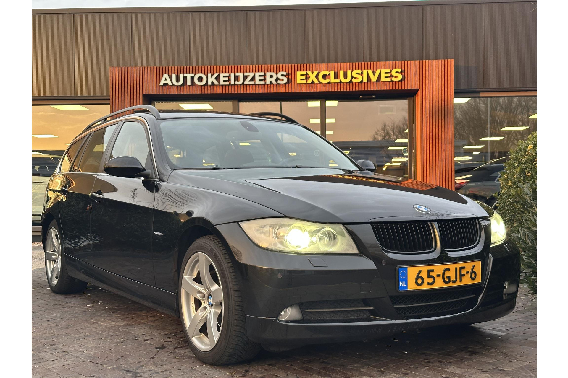 BMW 3 Serie Touring 325xi High Executive 2008 Saphirschwarz metallic 1