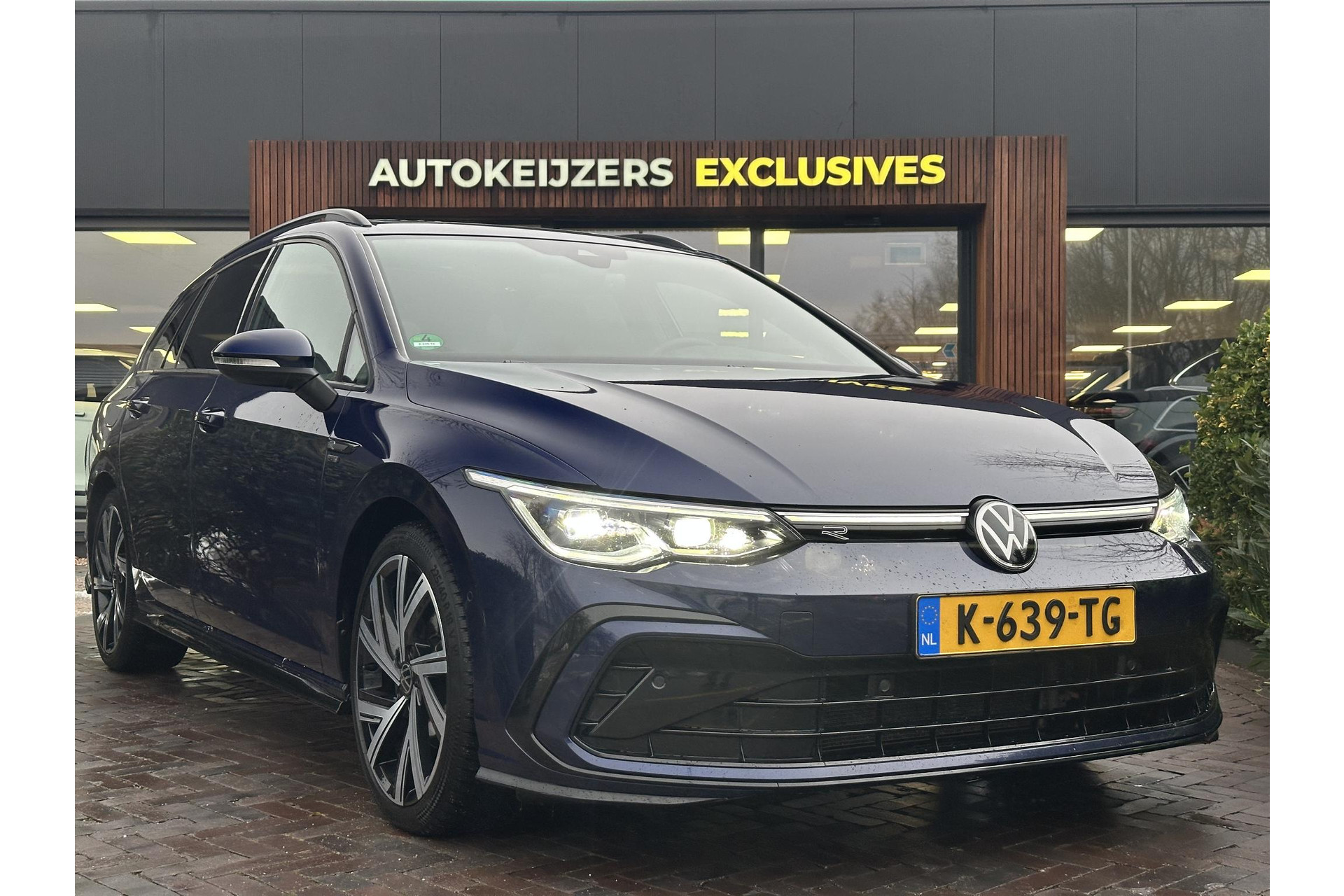 Volkswagen Golf Variant 1.5 eTSI R-Line 2021 Atlantic blue 1
