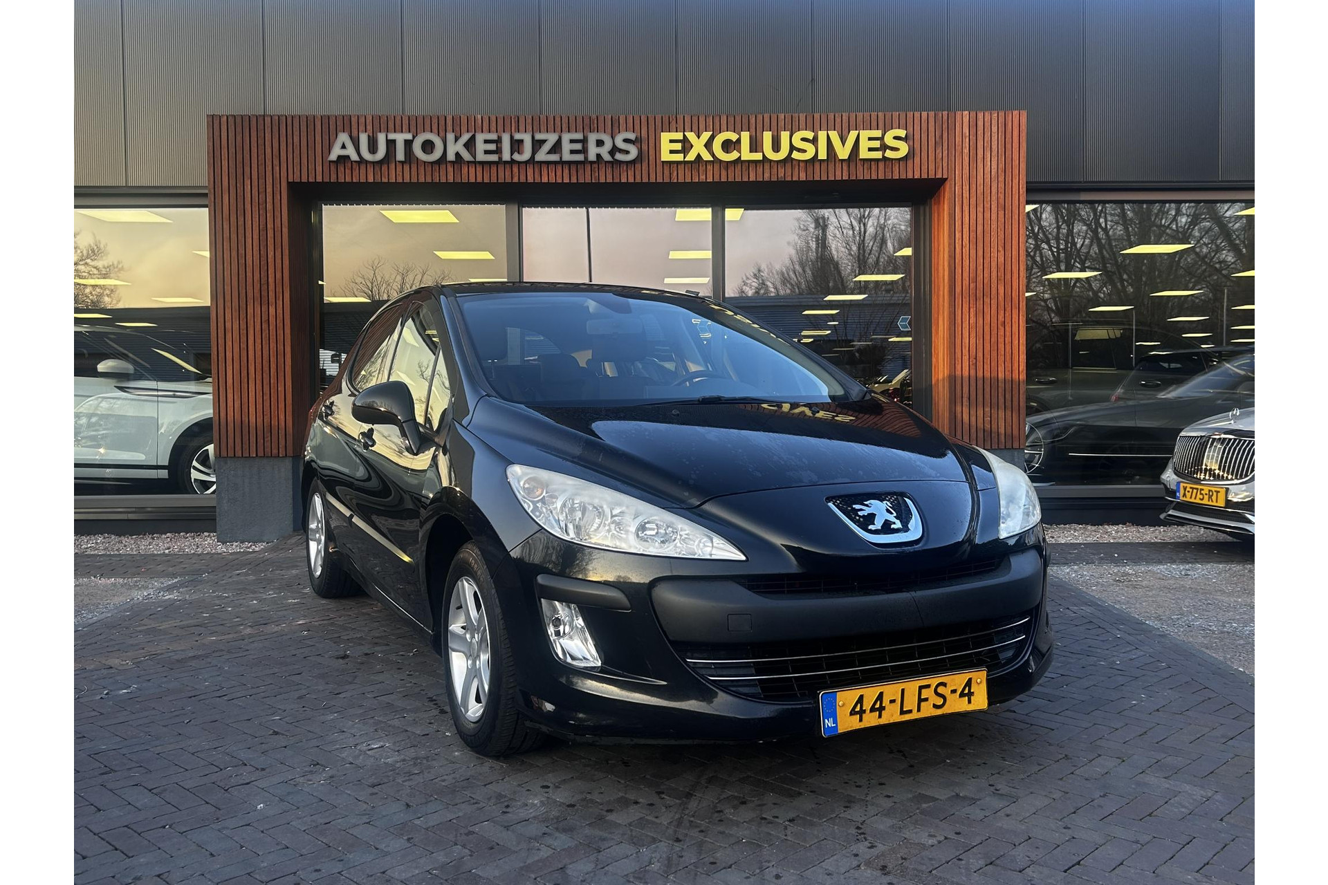 Peugeot 308 1.6 HDiF X-line 2010 BLACK PEARL PAINT (KTV) 1