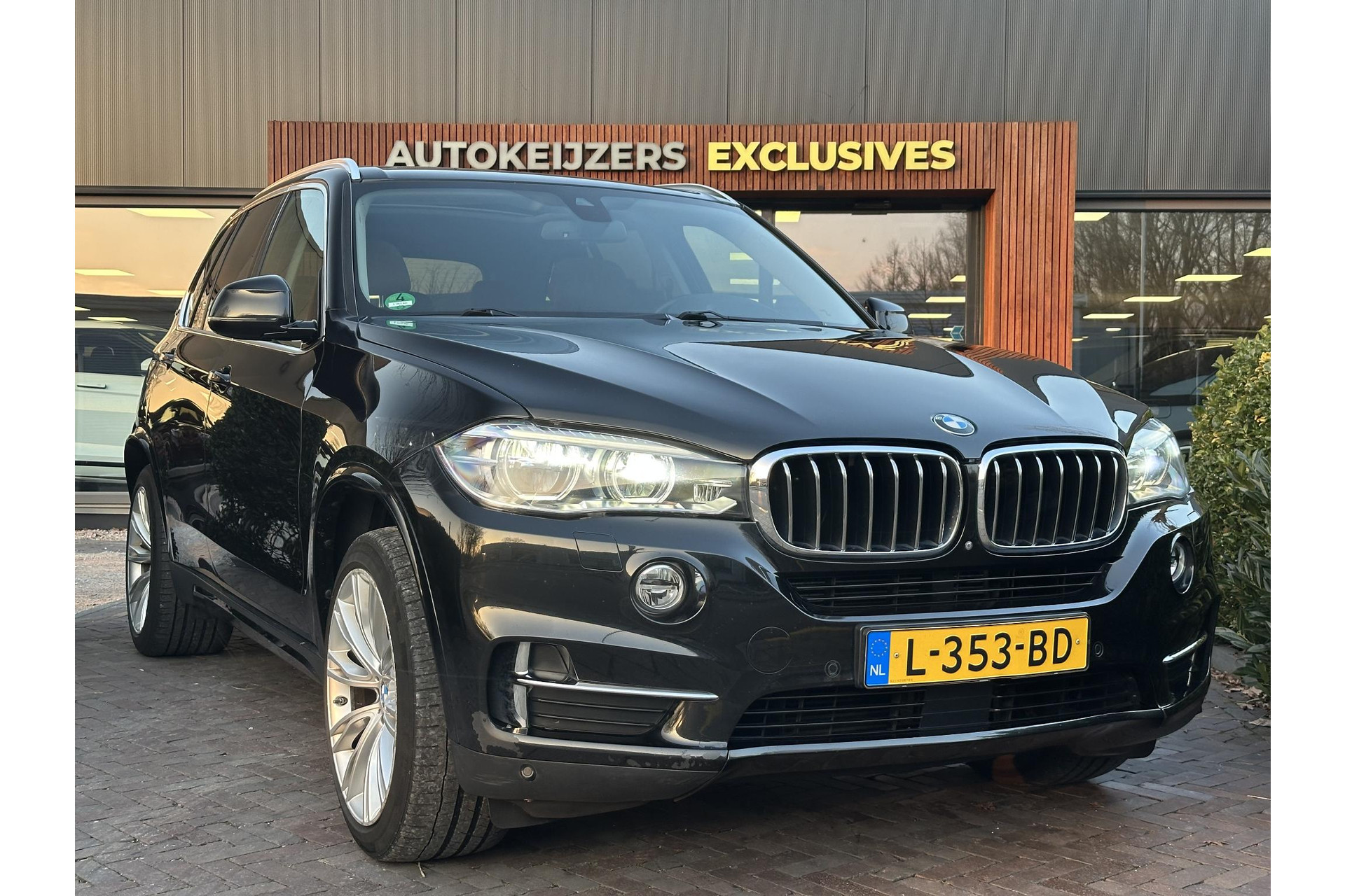 BMW X5 xDrive40e iPerformance High Executive 2017 black-sapphire metallic (475) 1