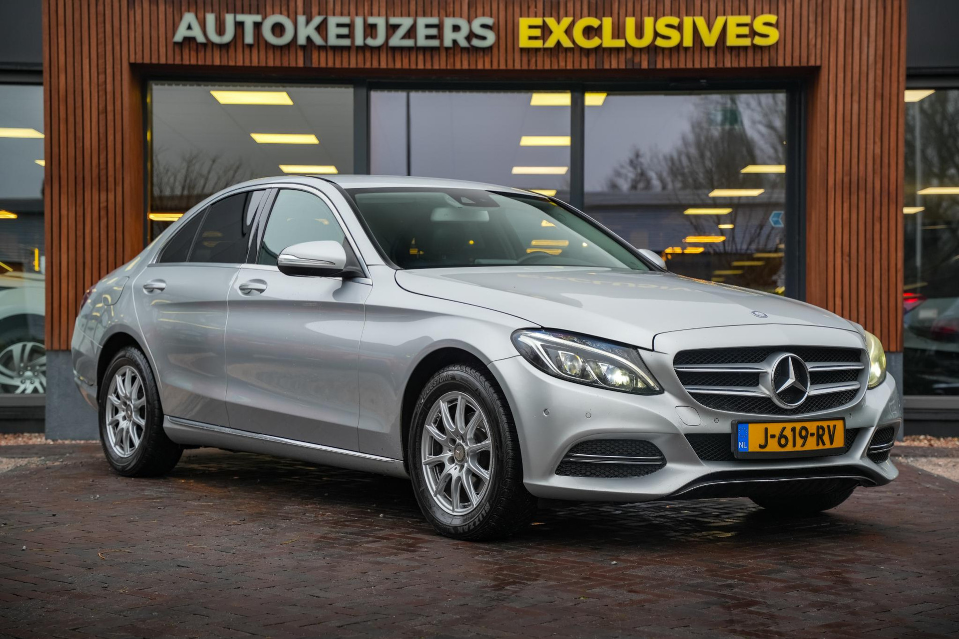 Mercedes-Benz C-Klasse 180 Prestige Edition C 2014 IRIDIUM SILVER - METALLIC FINISH (775U) 1