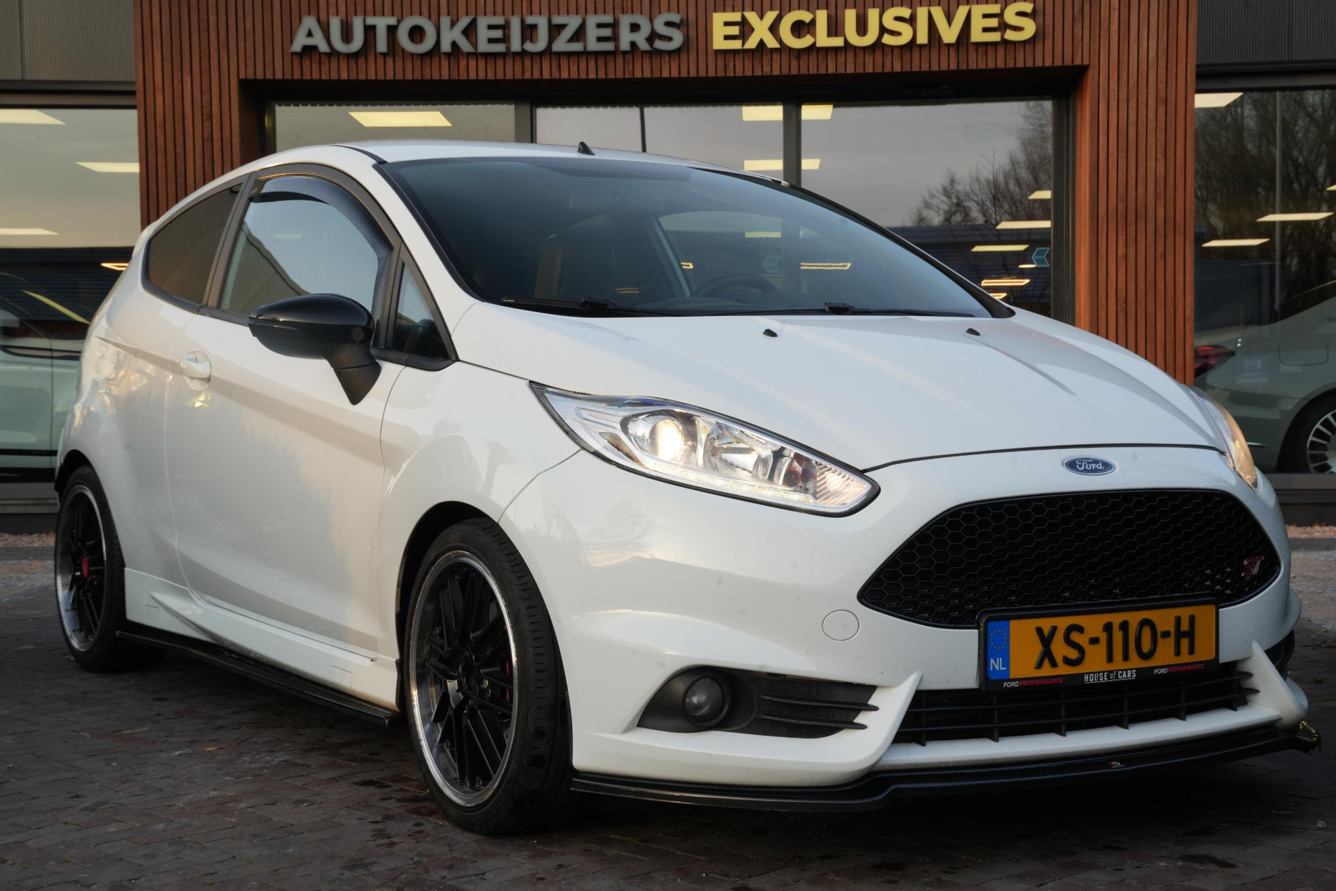 Ford Fiesta 1.6 ST2 2014 Frozen White (Pn3gz) 1