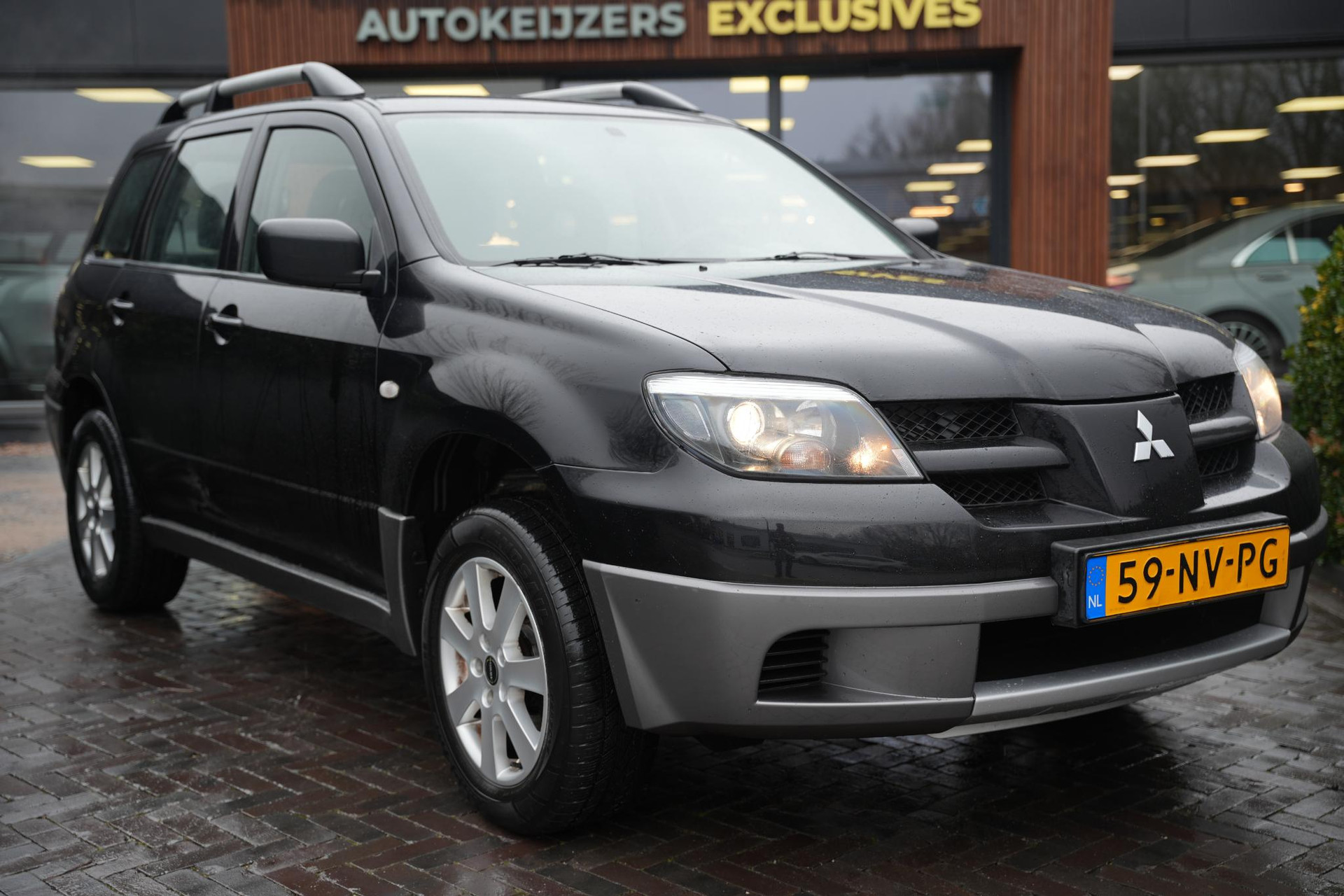 Mitsubishi Outlander 2.0 Comfort 2004 Amethyst black p 1