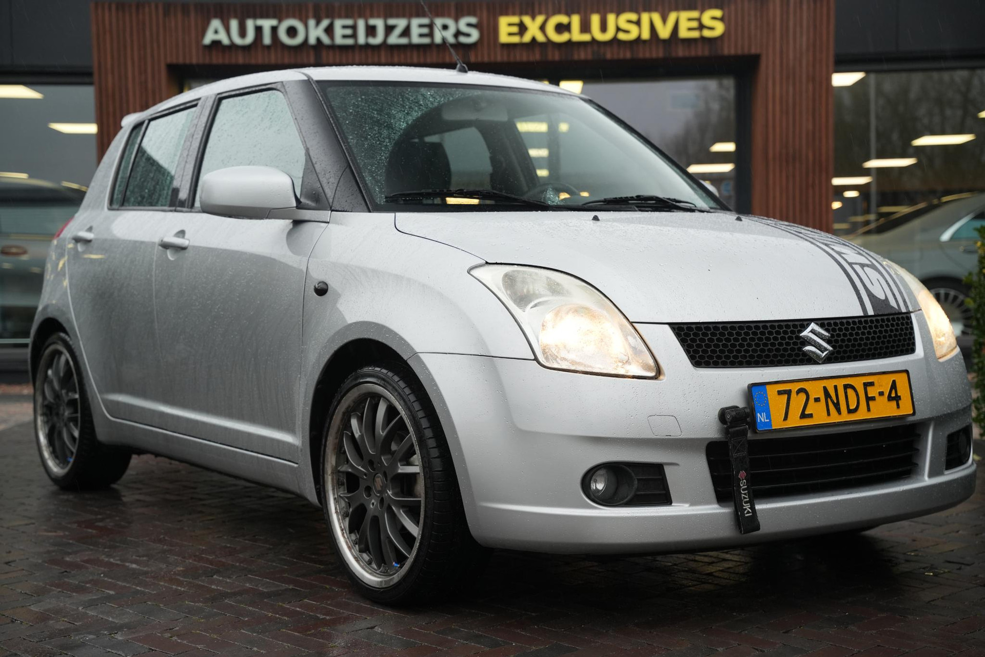 Suzuki Swift 1.3 GLS 2005  1