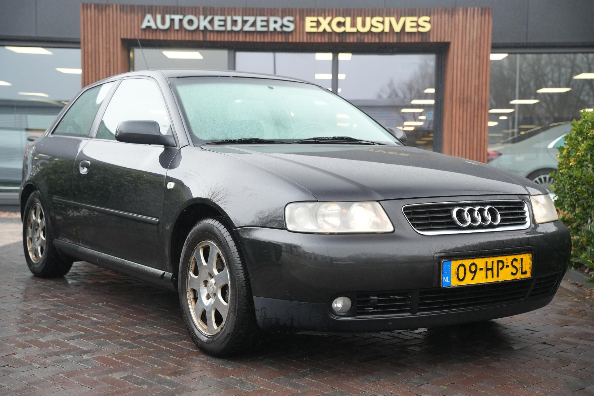 Audi A3 1.6 Attraction 2001 Ebonyzwart pareleffect 1