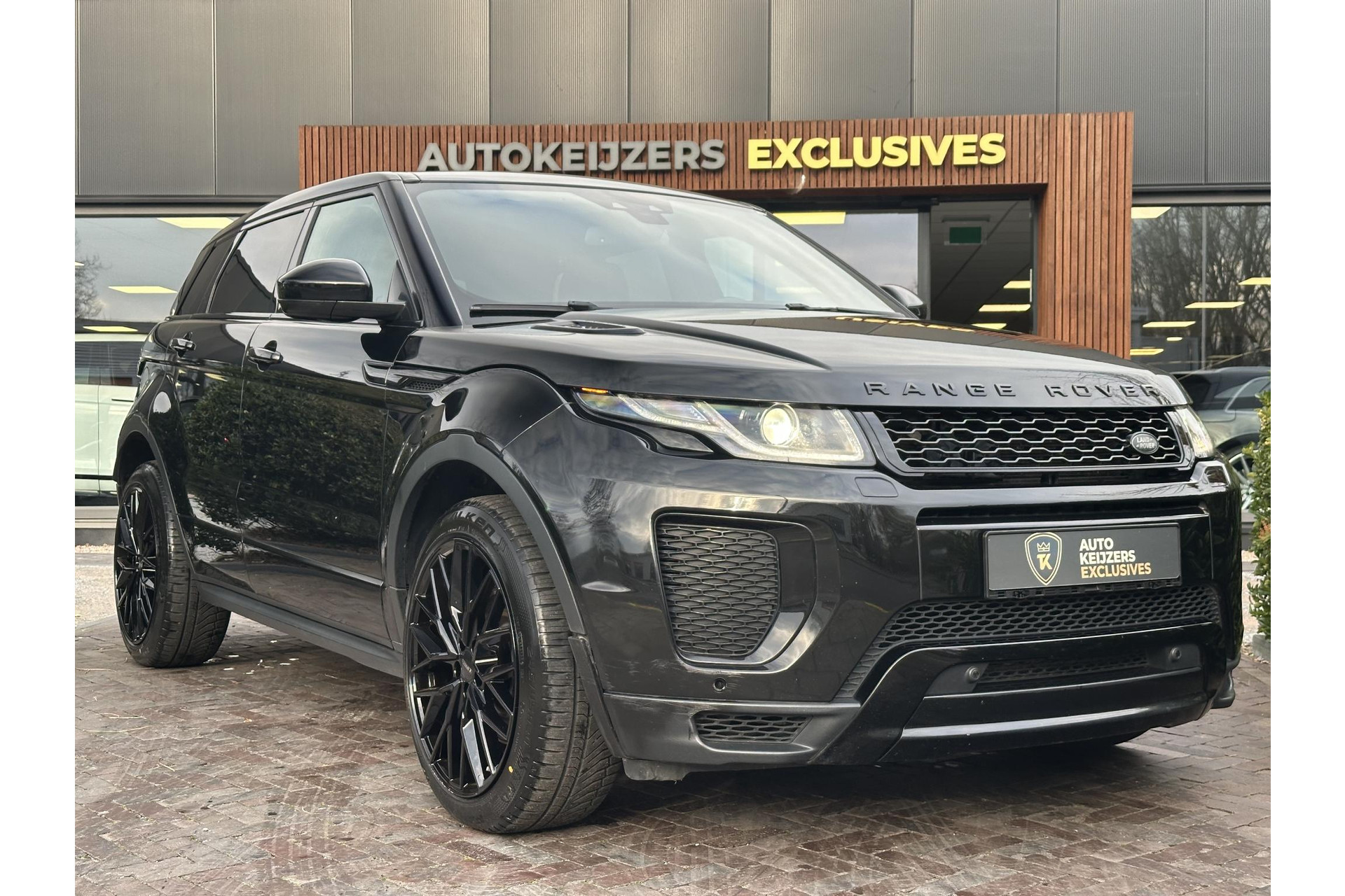 Land Rover Range Rover Evoque 2.0 Si4 HSE Dynamic 2018 Santorini Black (1AG) 1