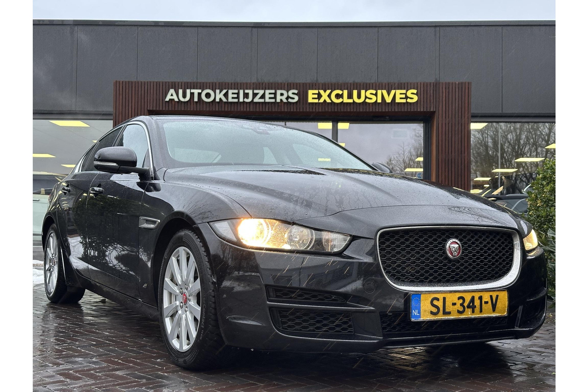 Jaguar XE 2.0 Prestige Pro Edition 2018 Ebony black-JBC1807 (1AT) 1