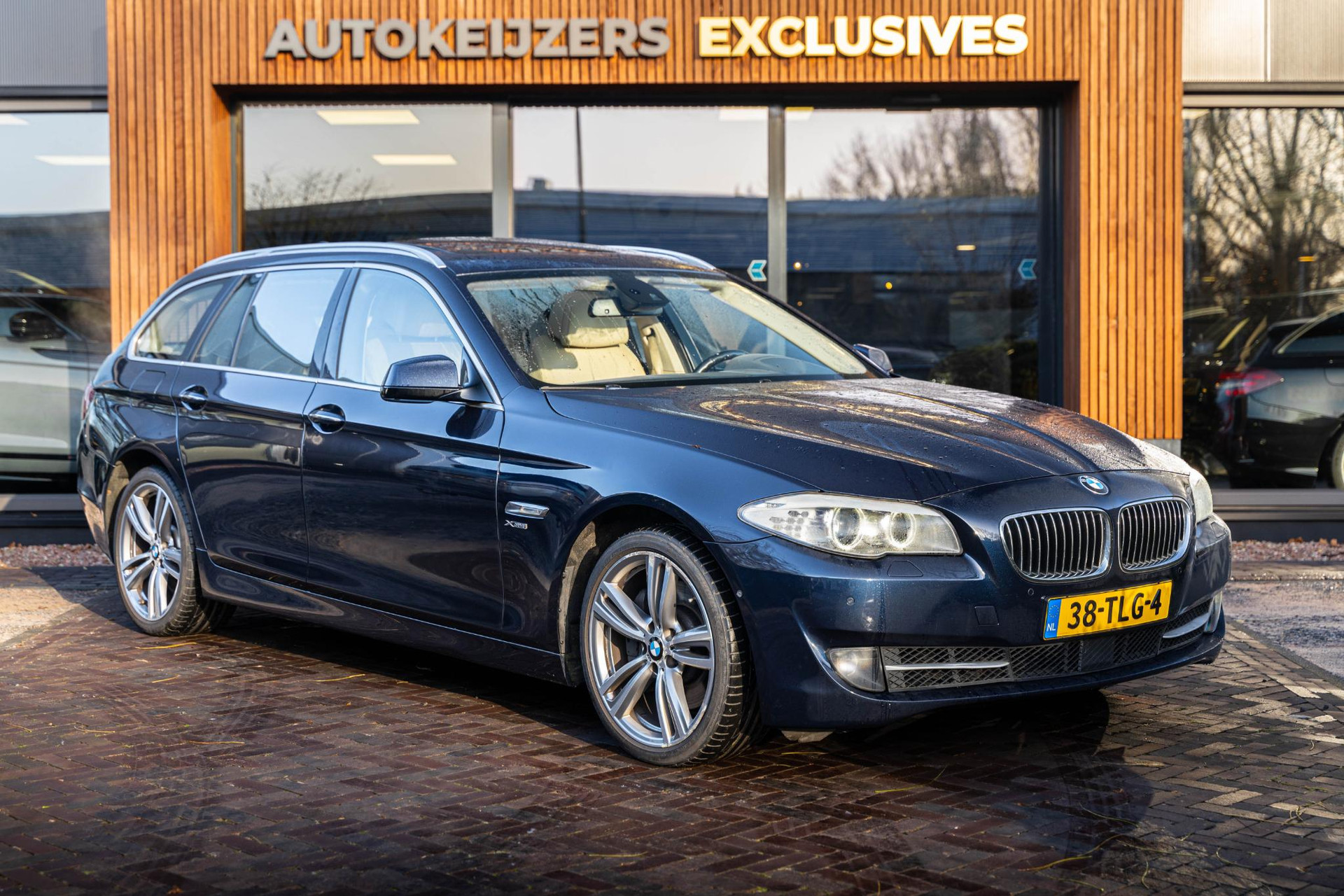 BMW 5 Serie Touring 528xi High Executive 2012 Imperialblau brillianteffekt metallic 1