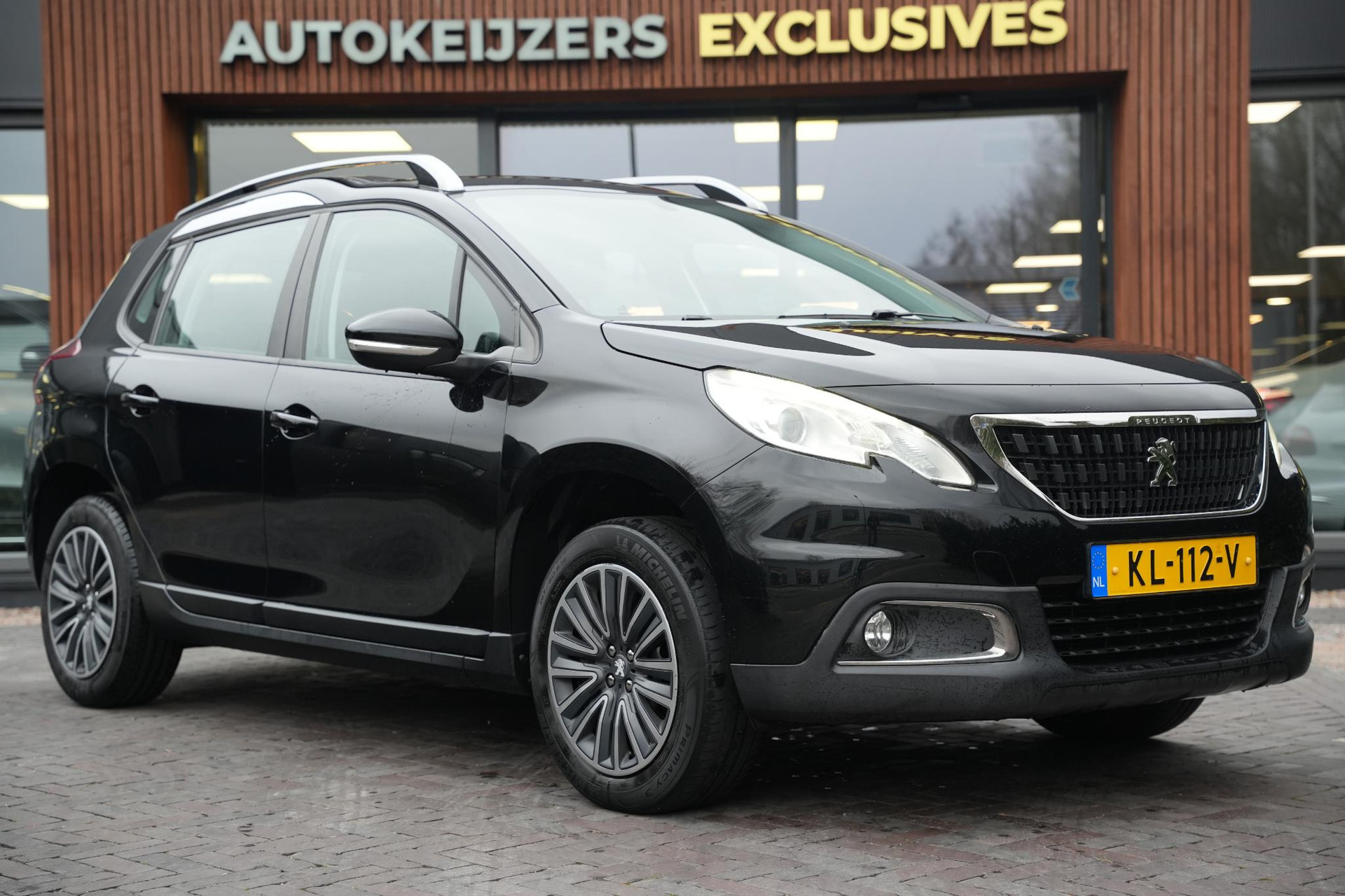 Peugeot 2008 1.2 PureTech Blue Lion 2016 Vernismetaallak noir perla nera 1