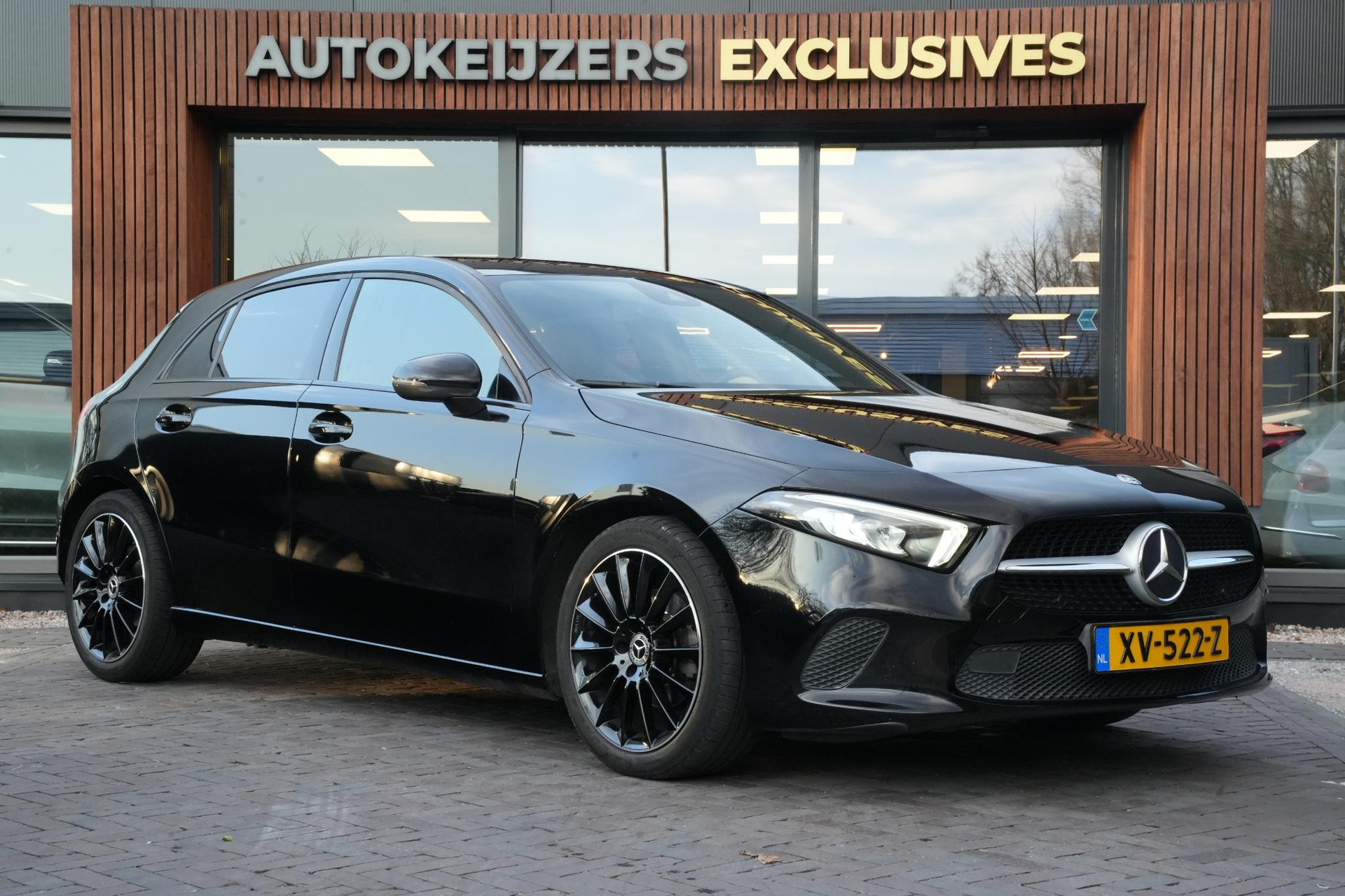 Mercedes-Benz A-Klasse 160 2019 NIGHT BLACK - STANDARD FINISH (696U) 1