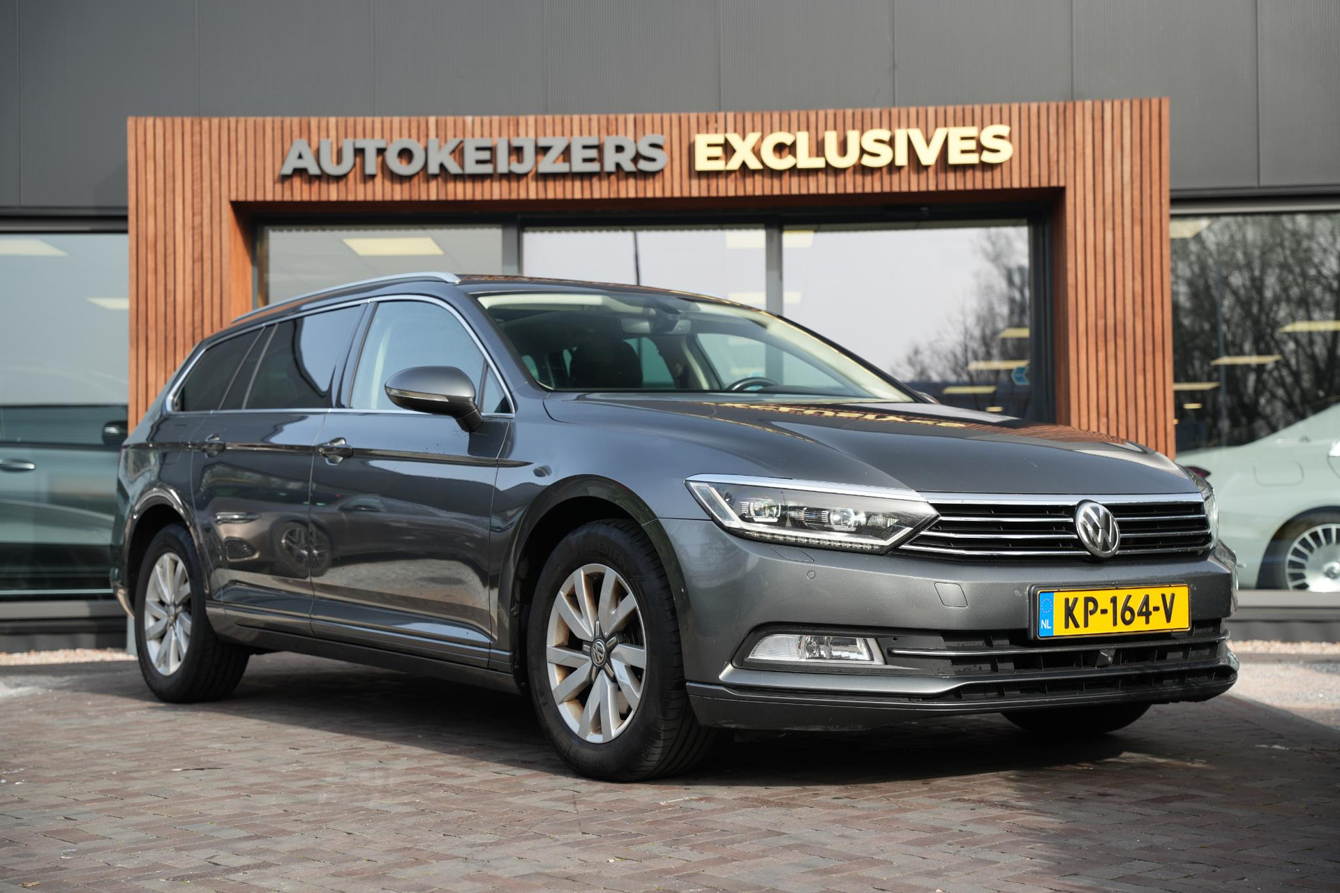 Volkswagen Passat Variant 1.6 TDI Connected Series 2016 Indium grey metallic 1