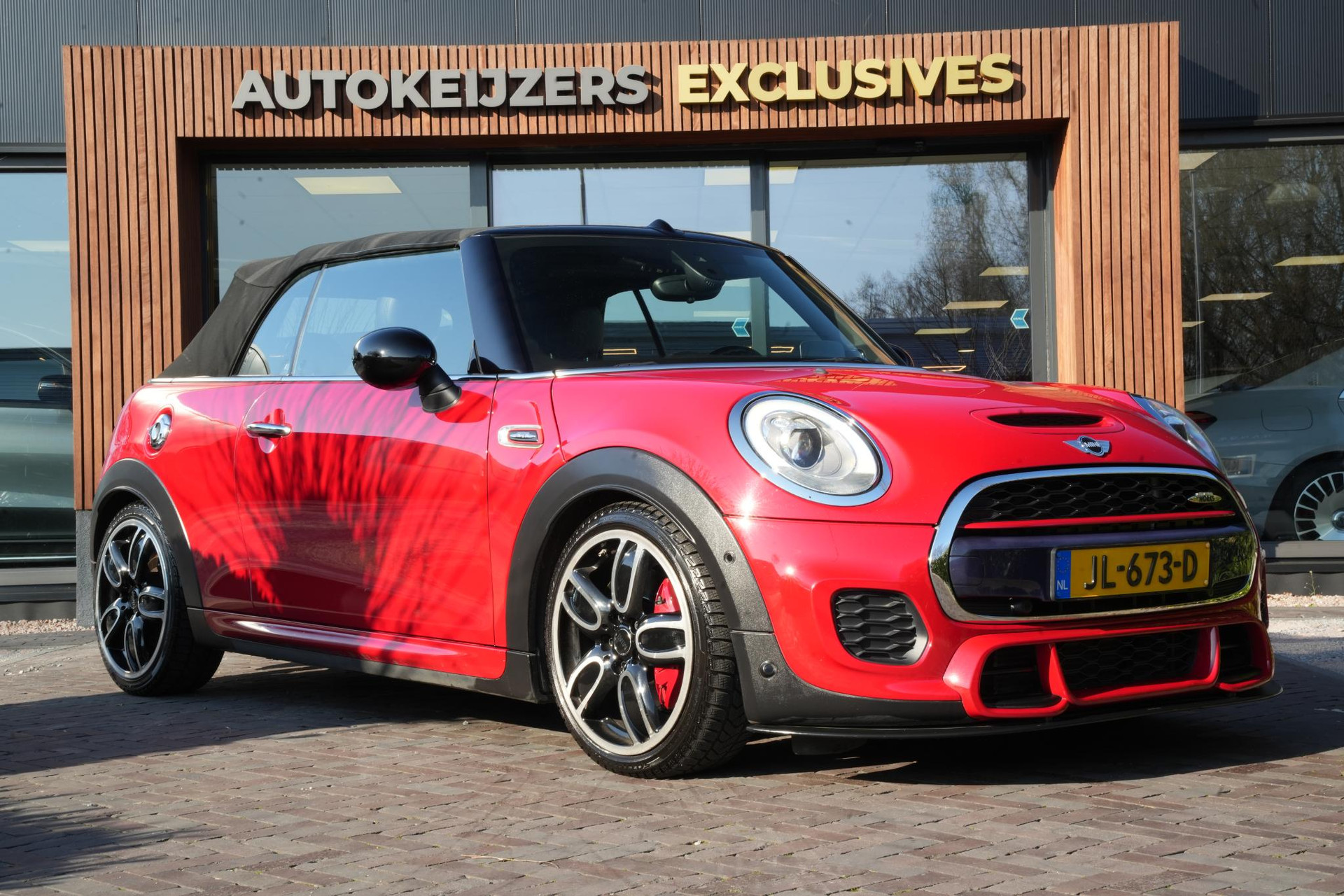 MINI Cabrio 2.0 John Cooper Works Chili 2016 Chili red 1