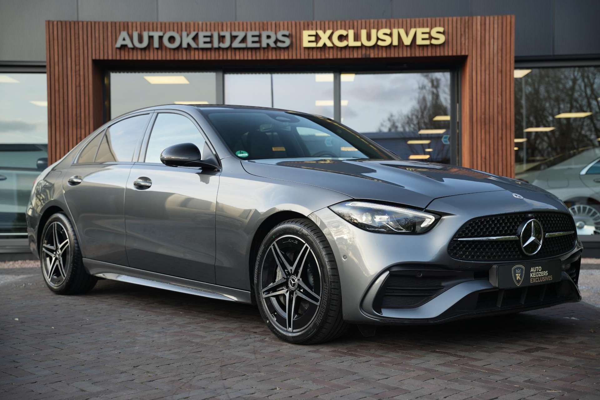 Mercedes-Benz C-Klasse 180 Business Solution AMG 2025 SELENITE GRAY - METALLIC FINISH (992U) 1