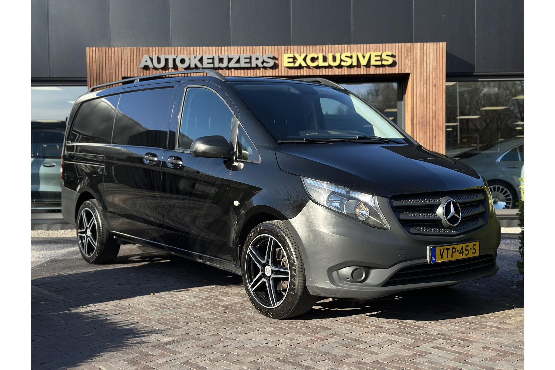 Mercedes-Benz Vito 111 CDI Lang 2018 Zwart 1