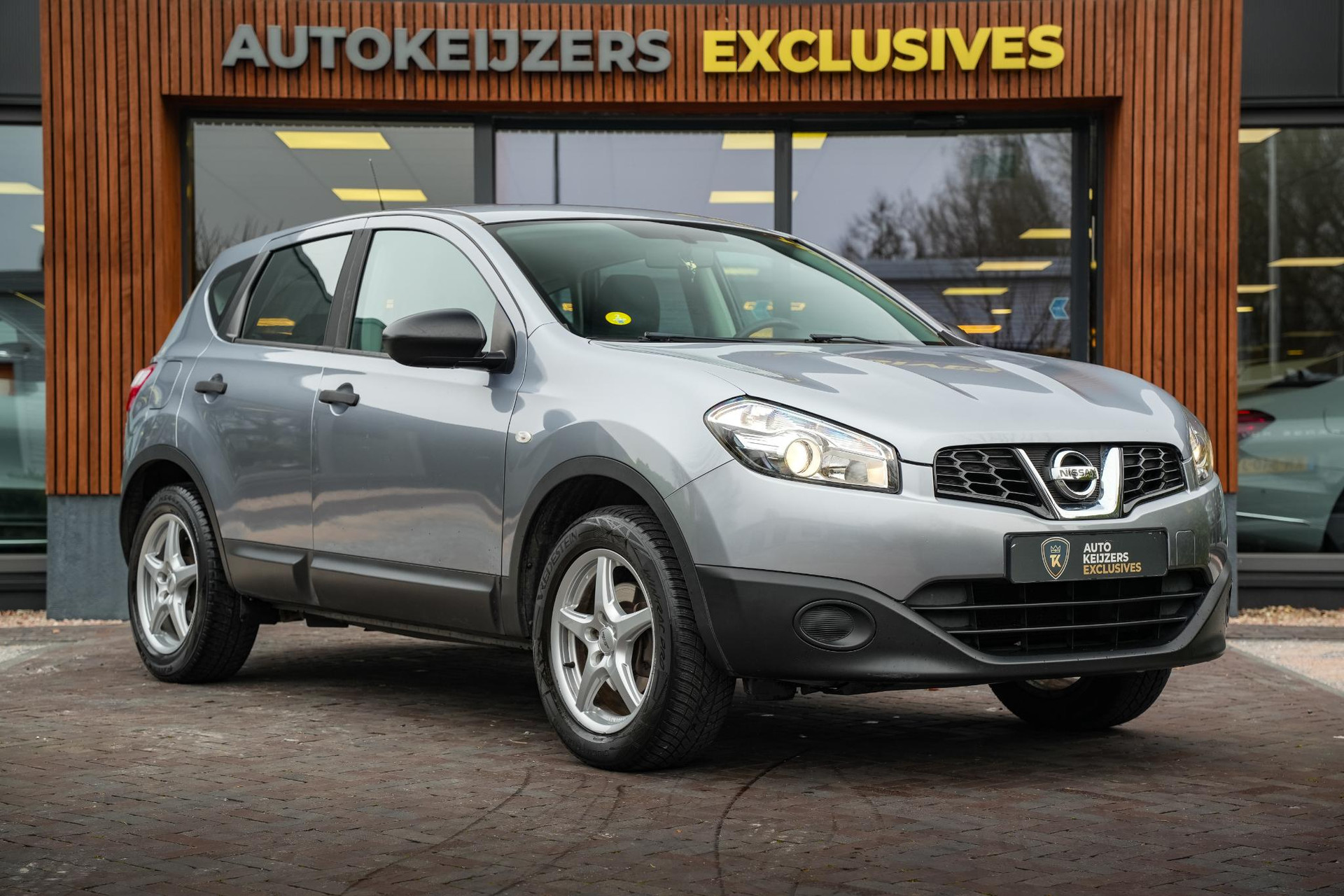 Nissan QASHQAI 1.6 2WD Acenta 2010 grijs 1