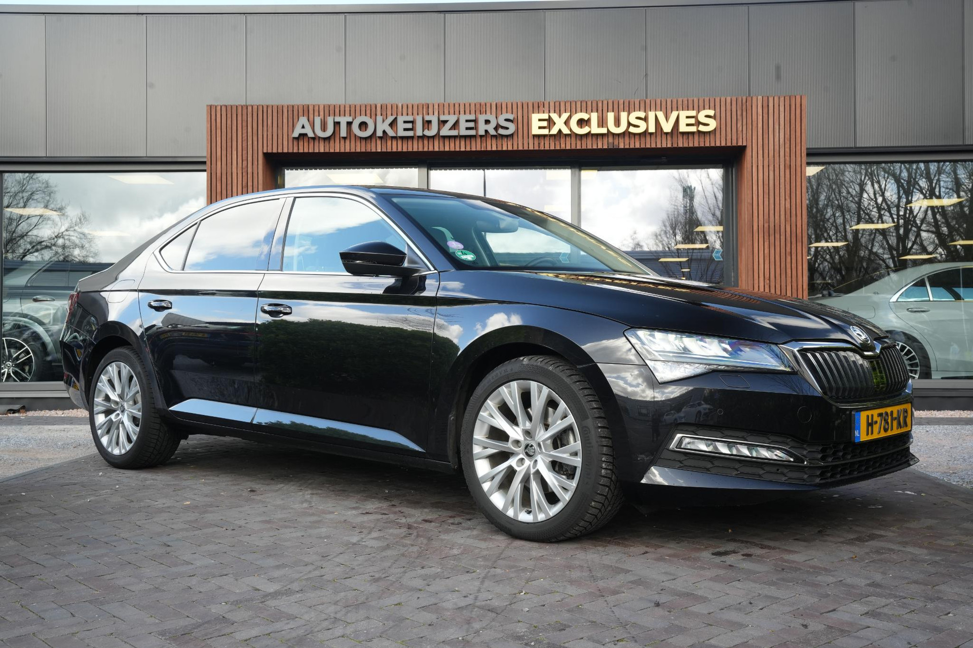 Škoda Superb 1.5 TSI ACT Business Edition 2020 Black magic mica 1