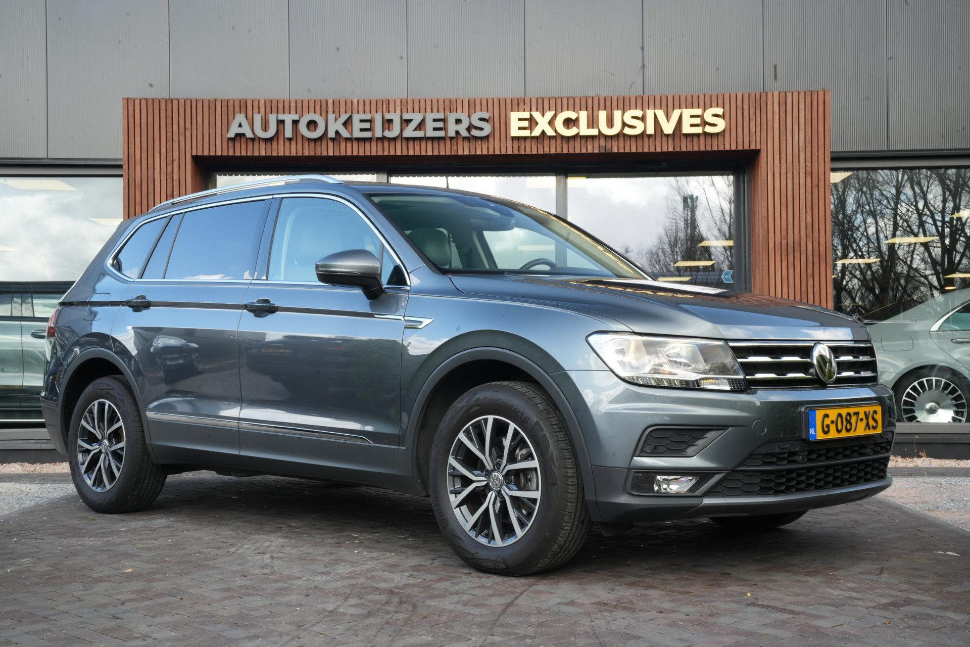 Volkswagen Tiguan Allspace 1.5 TSI Comfortline Business 2020 Platinum grey metallic 1