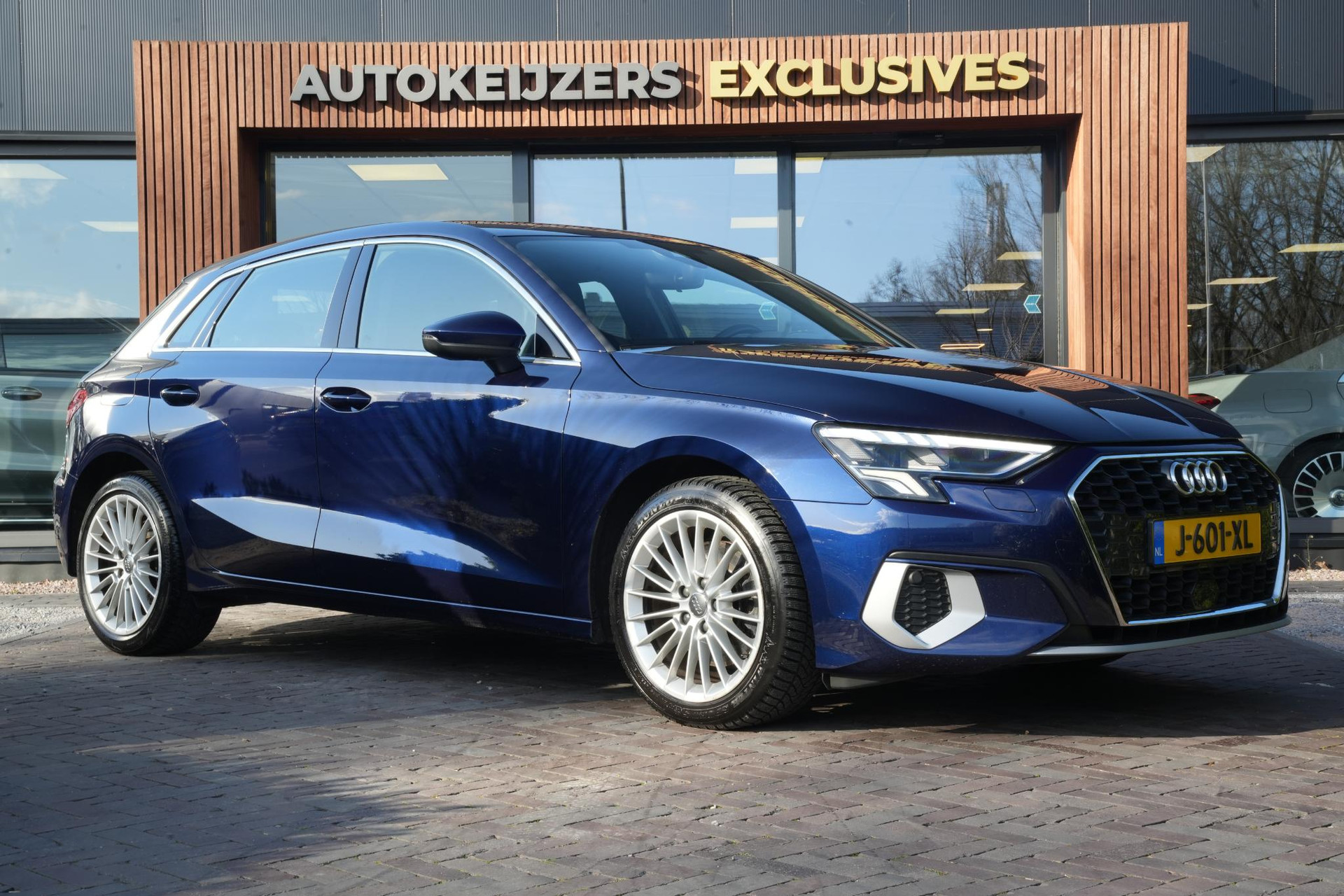 Audi A3 Sportback 35 TFSI Business edition 2020 Navarrablauw metallic 1