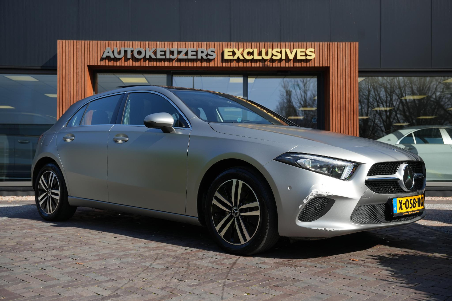 Mercedes-Benz A-Klasse 250 e Premium Plus 2020 DIGITAL WHITE - METALLIC FINISH (144U) 1