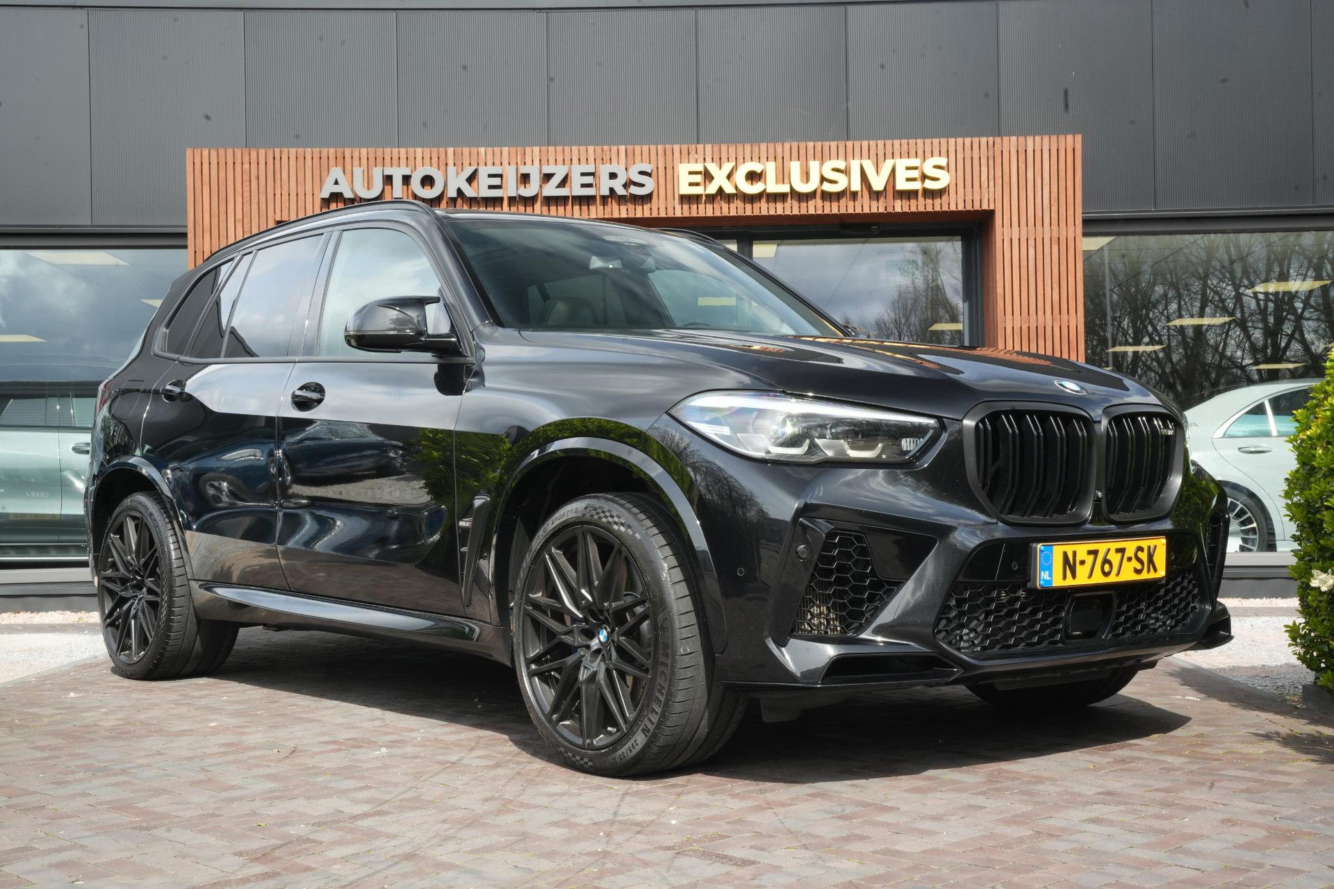 BMW X5 M 2020 BLACK SAPPHIRE METALLIC (475) 1