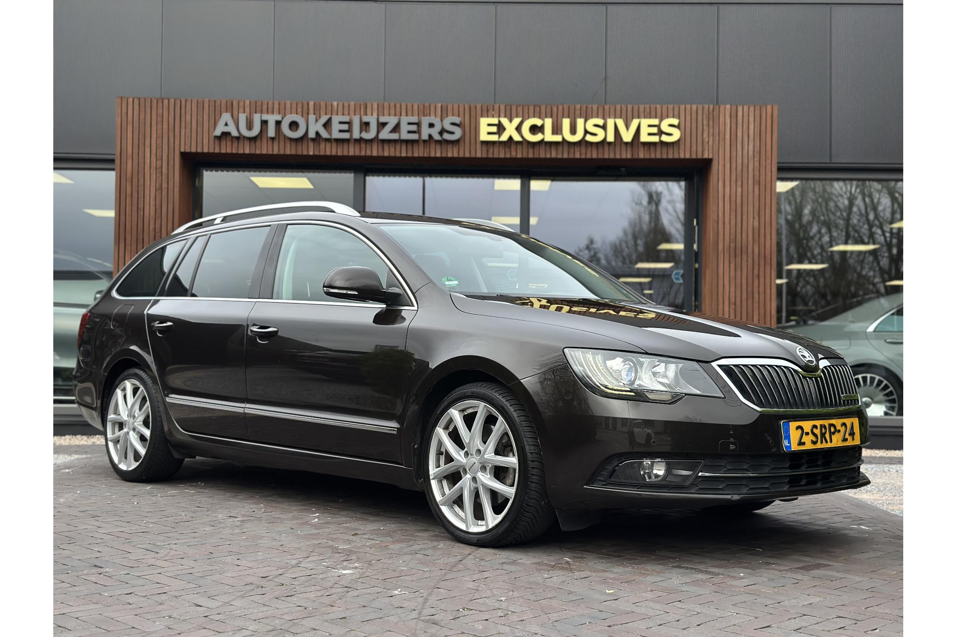 Škoda Superb Combi 1.6 TDI Sprint Pro 2014 Magnetic brown metallic 1
