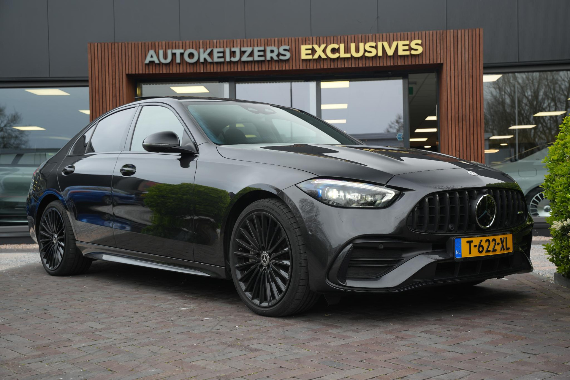 Mercedes-Benz C-Klasse 300 e AMG Line Limited 2022 GRAPHITE GRAY - METALLIC FINISH (831U) 1