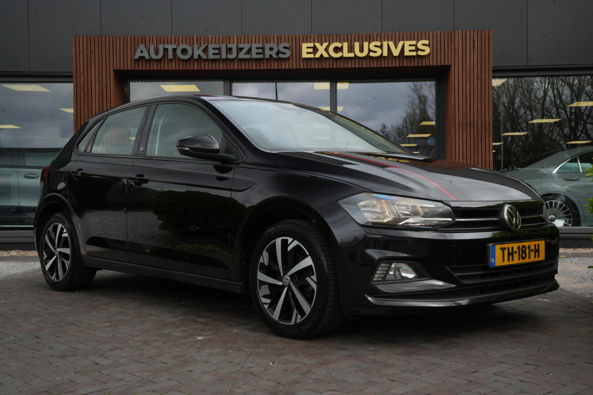 Volkswagen Polo 1.0 TSI Beats 2018 Deep black pearl 1