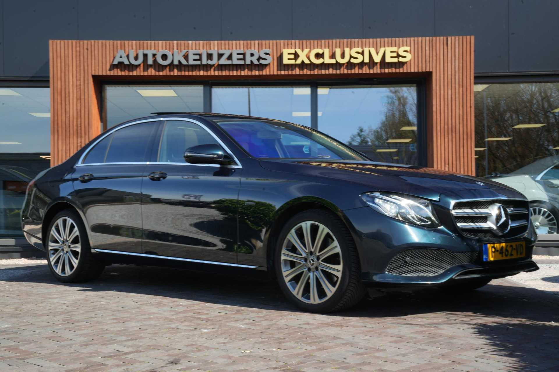 Mercedes-Benz E-Klasse 350 e Business Solution AMG Plus Upgrade Edition 2018 CALLAITE GREEN - METALLIC PAINT (997U) 1