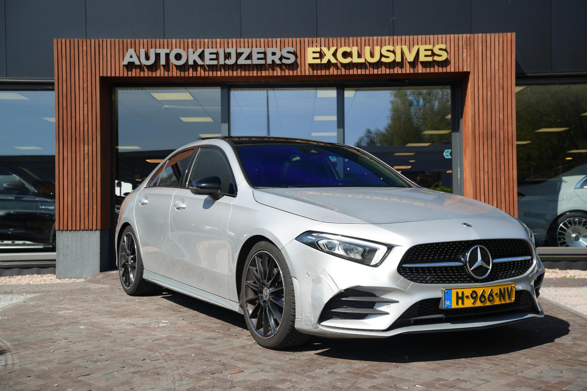 Mercedes-Benz A-Klasse 200 Business Solution AMG 2020 IRIDIUM SILVER - METALLIC FINISH (775U) 1