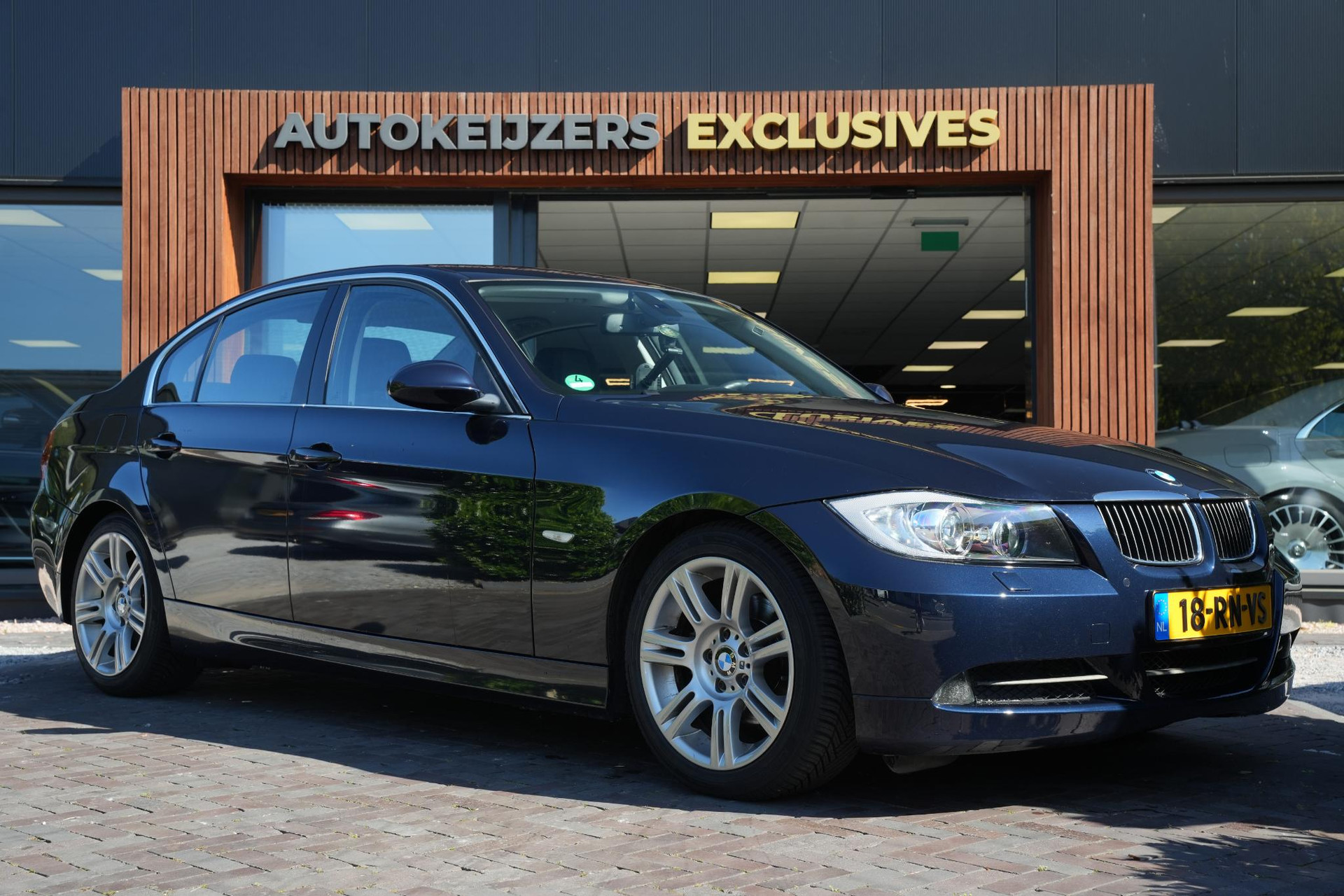 BMW 3-serie 325i Dynamic Executive 2005 Monacoblau metallic  1