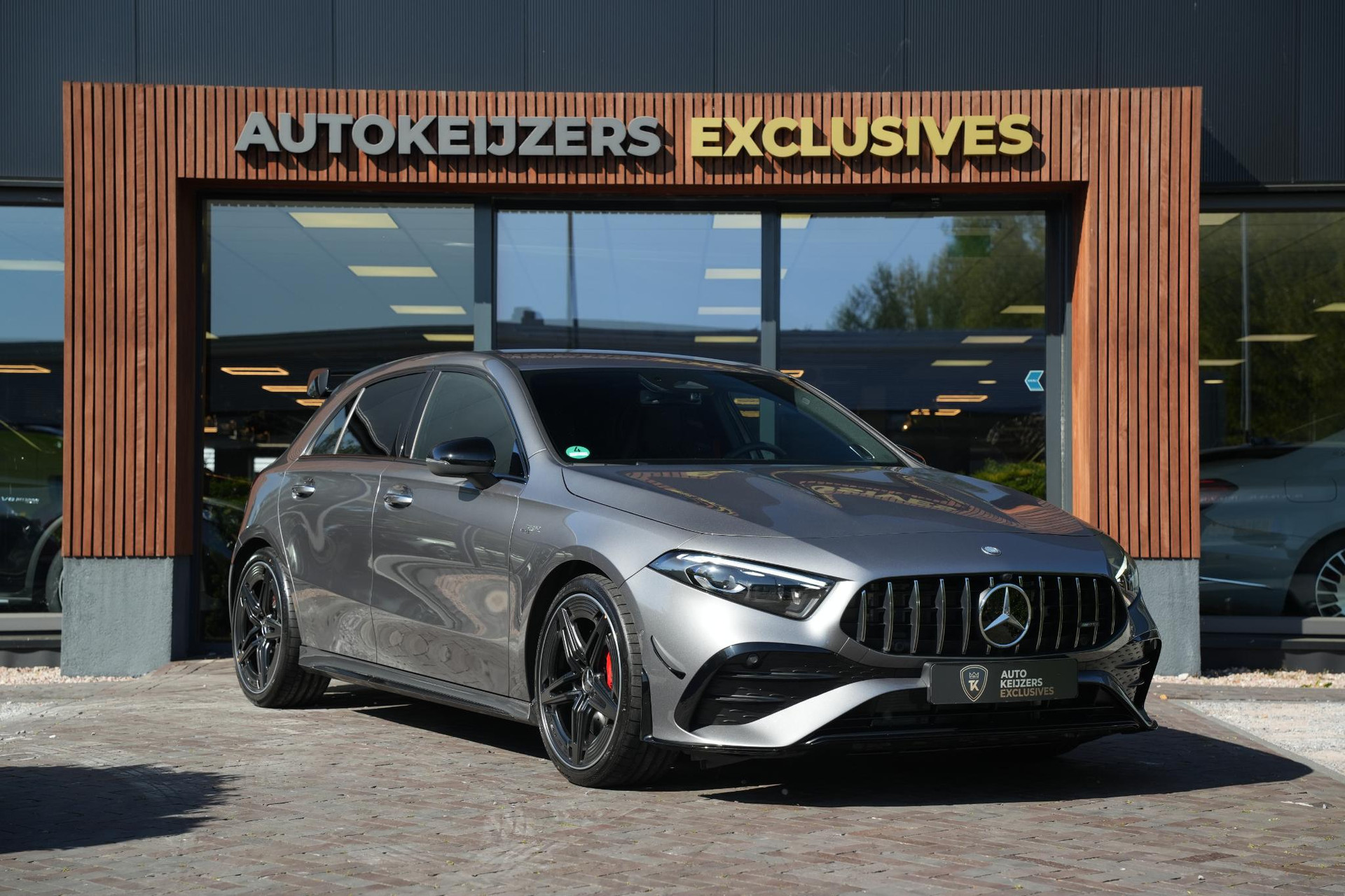 Mercedes-Benz A-Klasse AMG 35 4MATIC 2025 Mountain gray - metallic finish (787U) 1