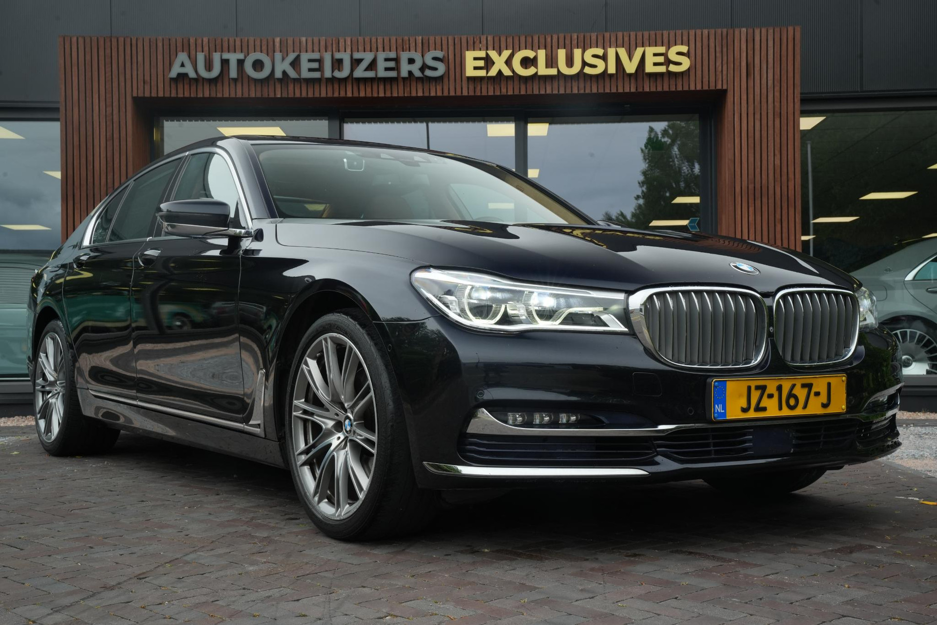 BMW 7 Serie 740i High Executive 2016 Azuritschwarz metallic 1