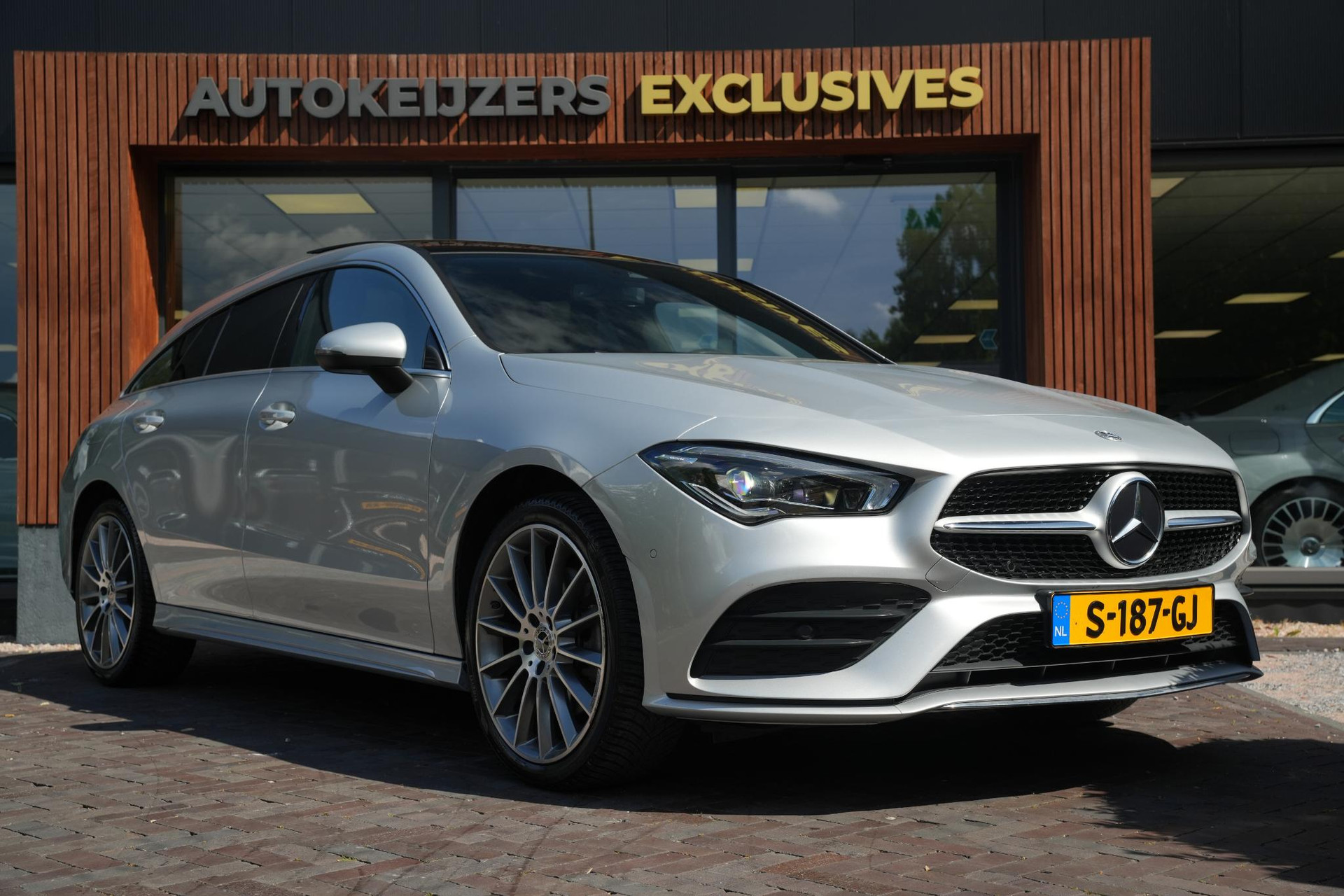 Mercedes-Benz CLA-Klasse Shooting Brake 250 e Premium Plus 2021 IRIDIUM SILVER - METALLIC FINISH (775U) 1