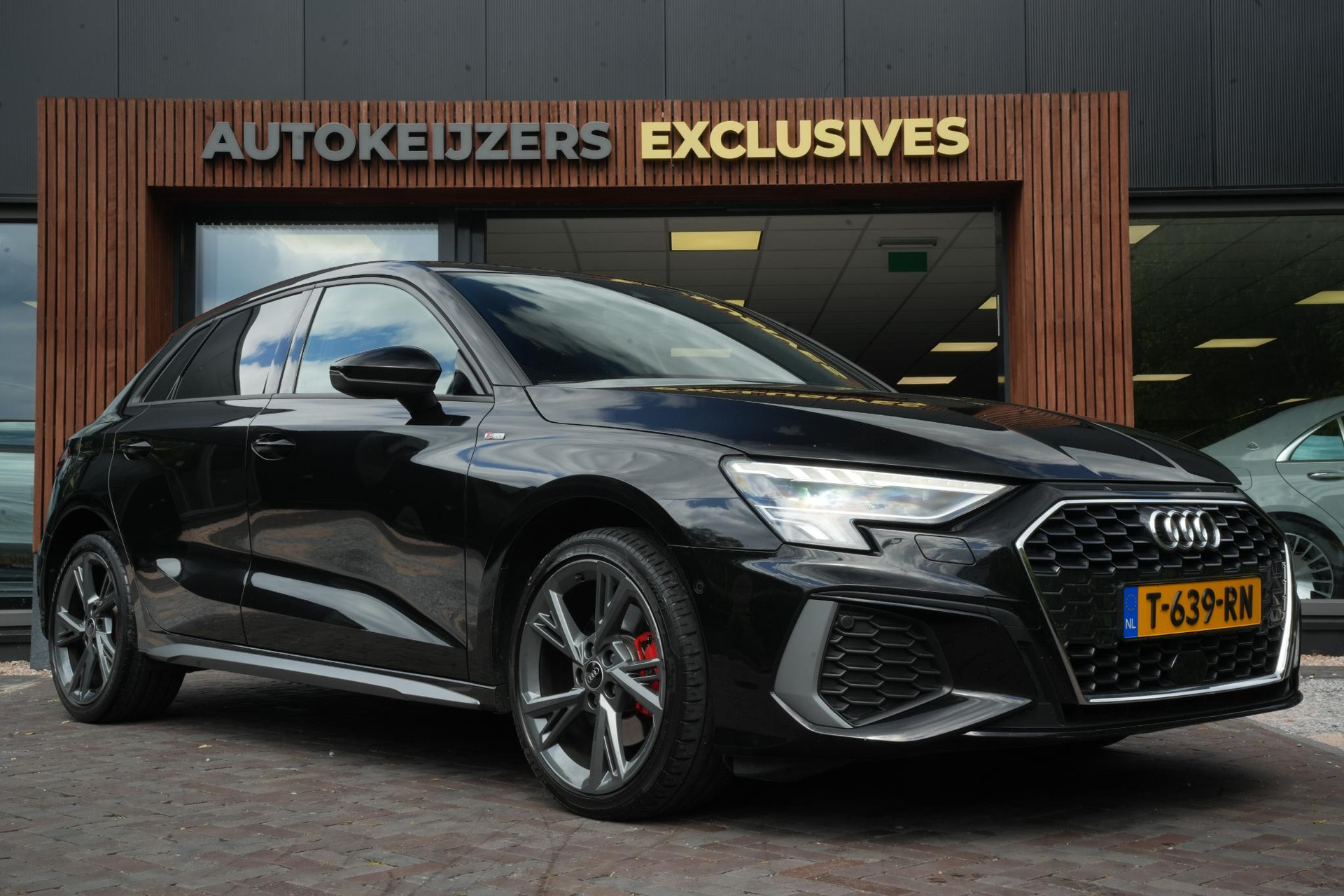 Audi A3 Sportback 40 TFSI e Business edition 2021 Mythoszwart metallic 1