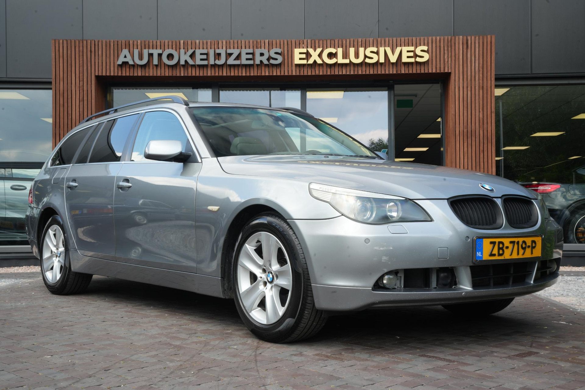 BMW 5 Serie Touring 530d High Executive 2004 Silber-grau metallic (A08) 1