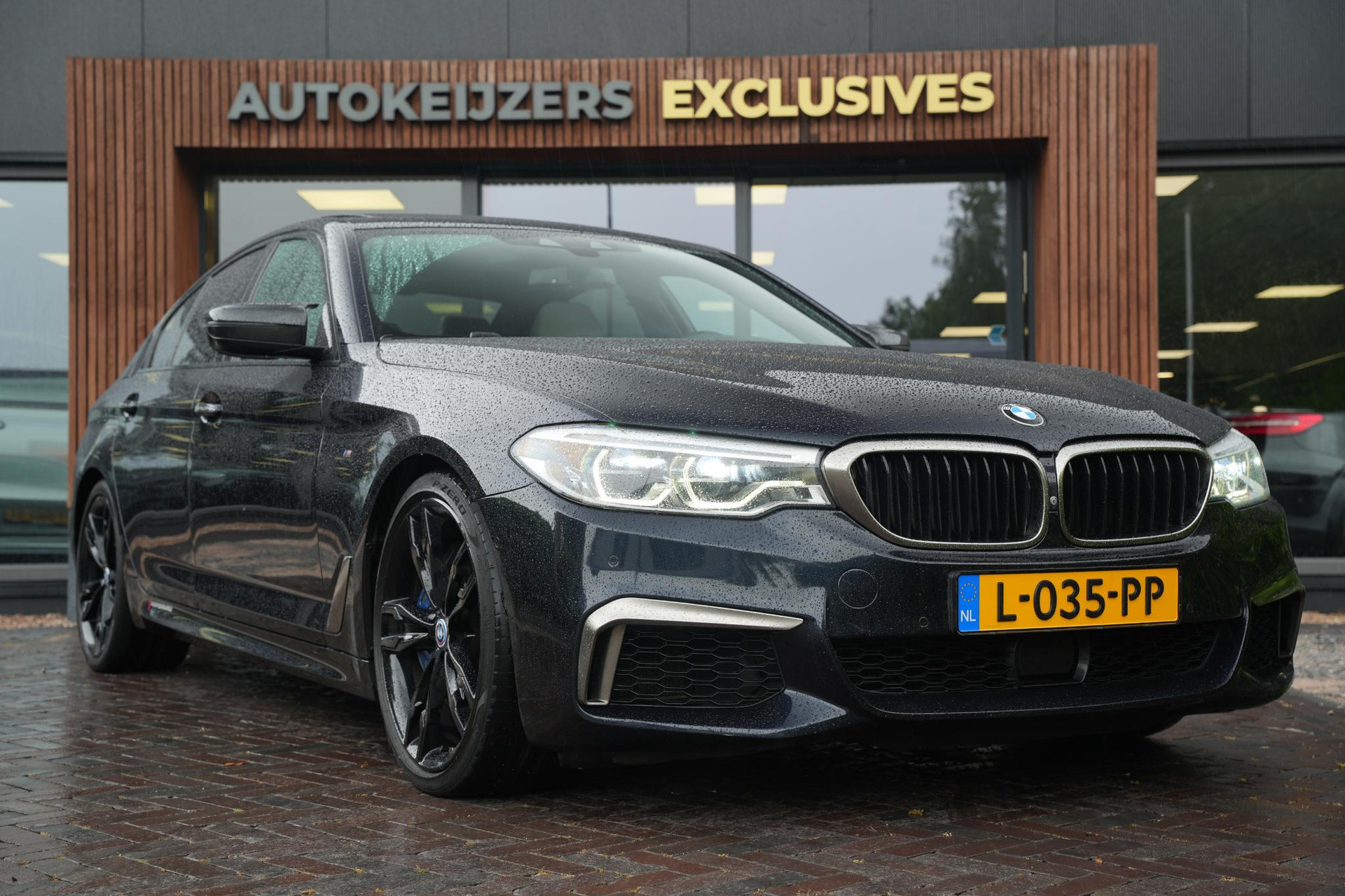 BMW 5 Serie M550i xDrive High Executive 2018 CARBONSCHWARZ METALLIC (416) 1