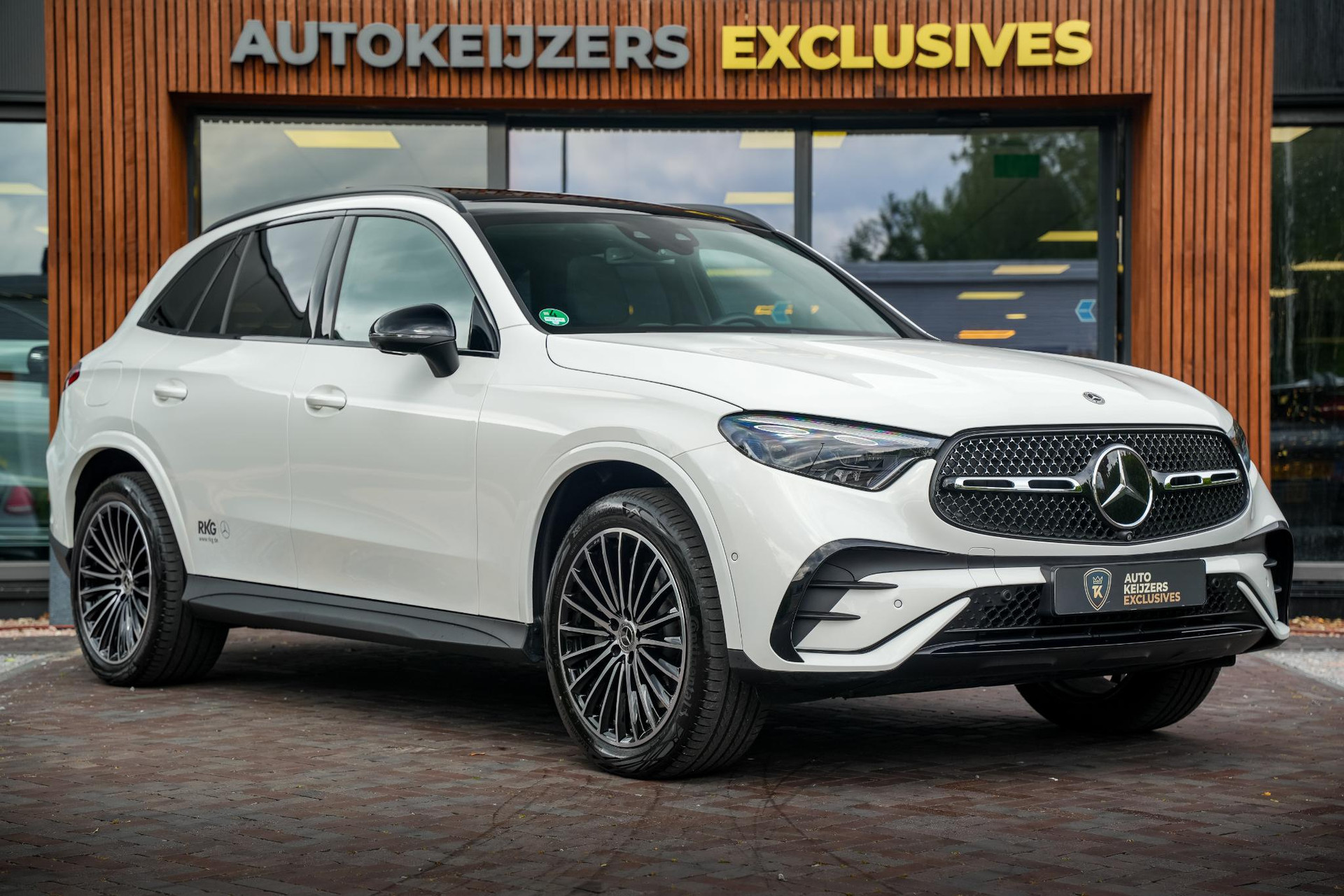 Mercedes-Benz GLC 300de 4MATIC AMG Line 2025 POLAR WHITE - STANDARD FINISH (149U) 1
