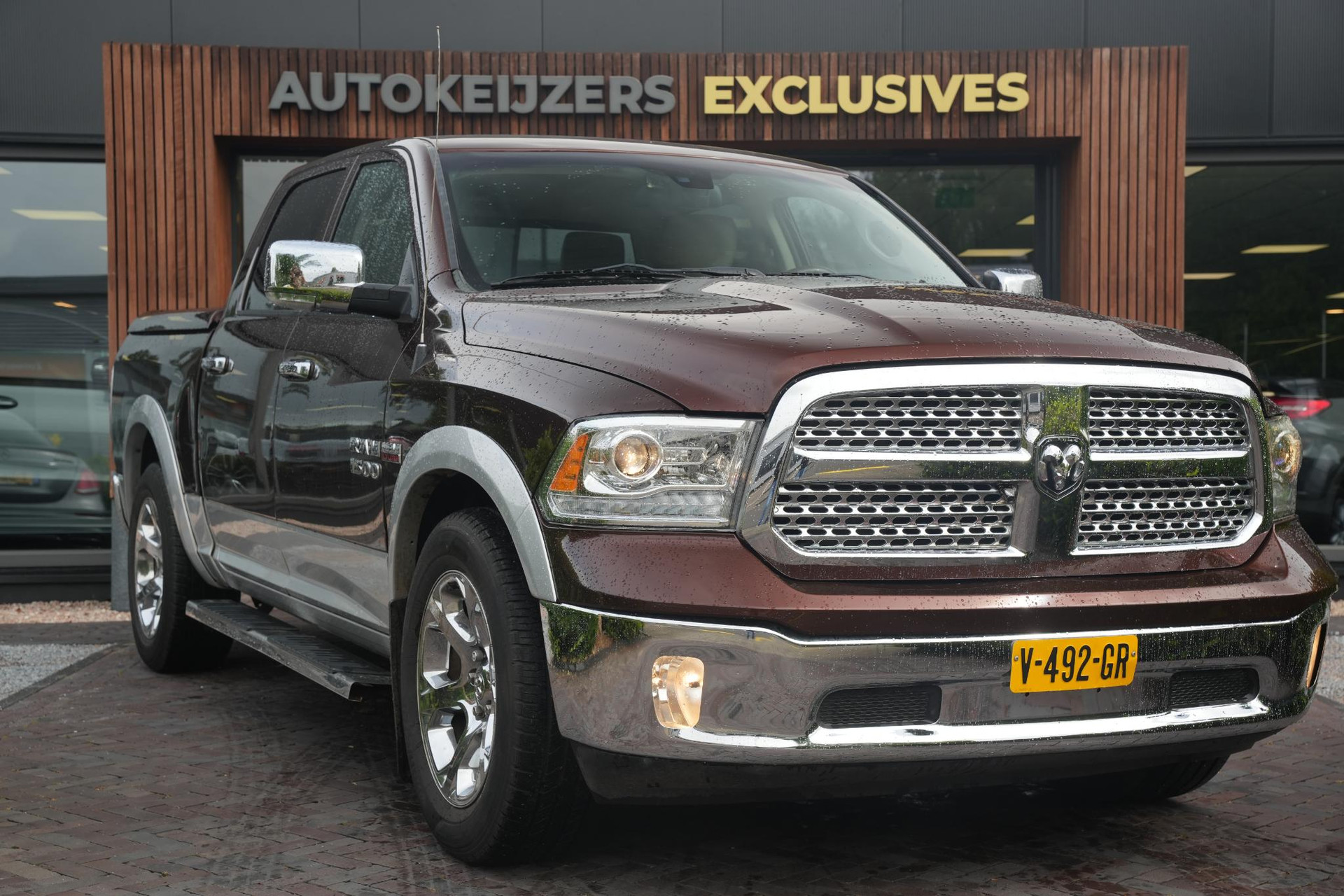 Dodge Ram 1500 5.7 V8 4x4 Quad Cab 6'4 2015 Bruin 1